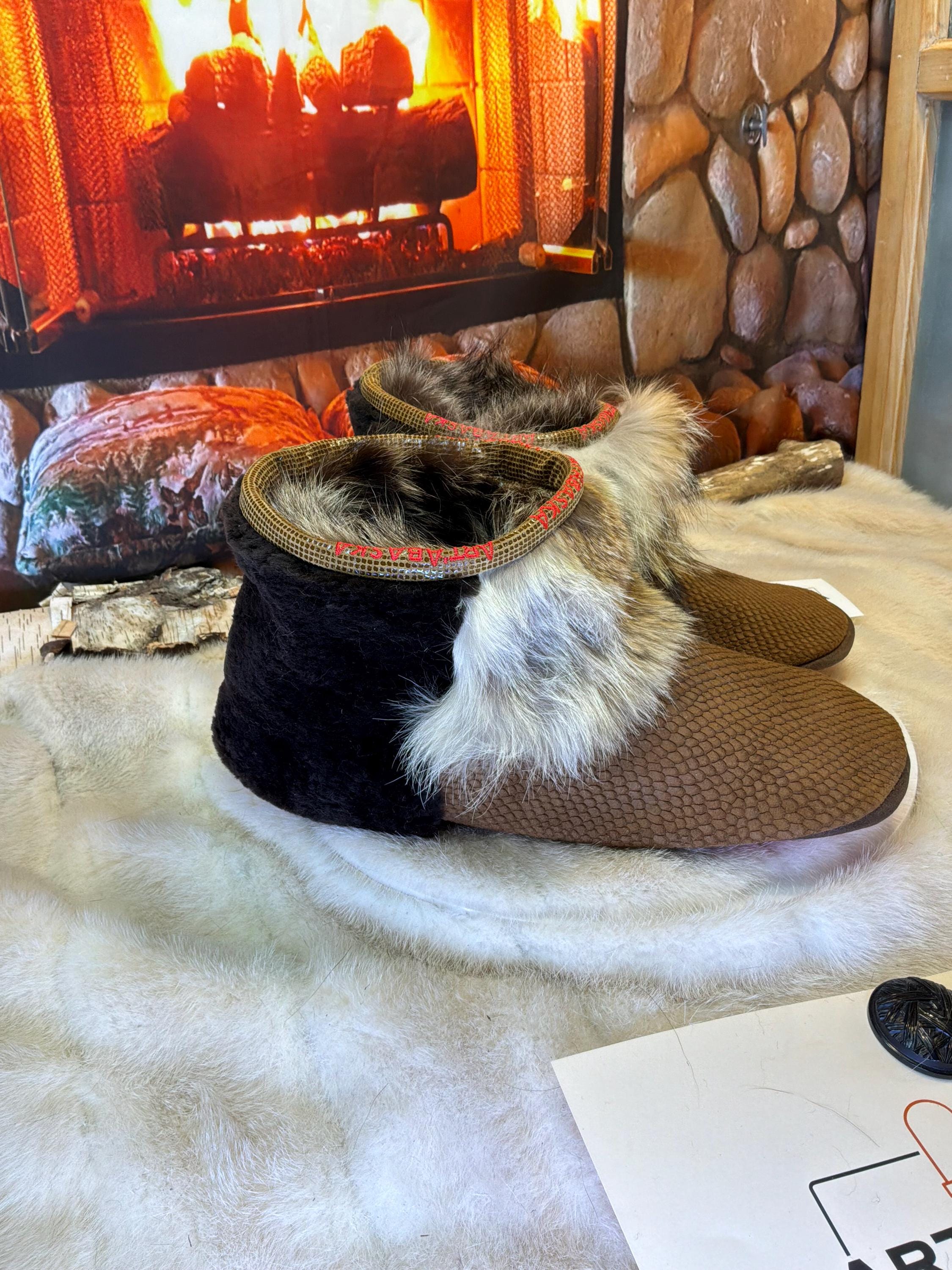 Mocassins d’intérieur homme Yolande pointure 11 cuir italien serpent brun coyote recyclé mouton café fait à la main Québec
