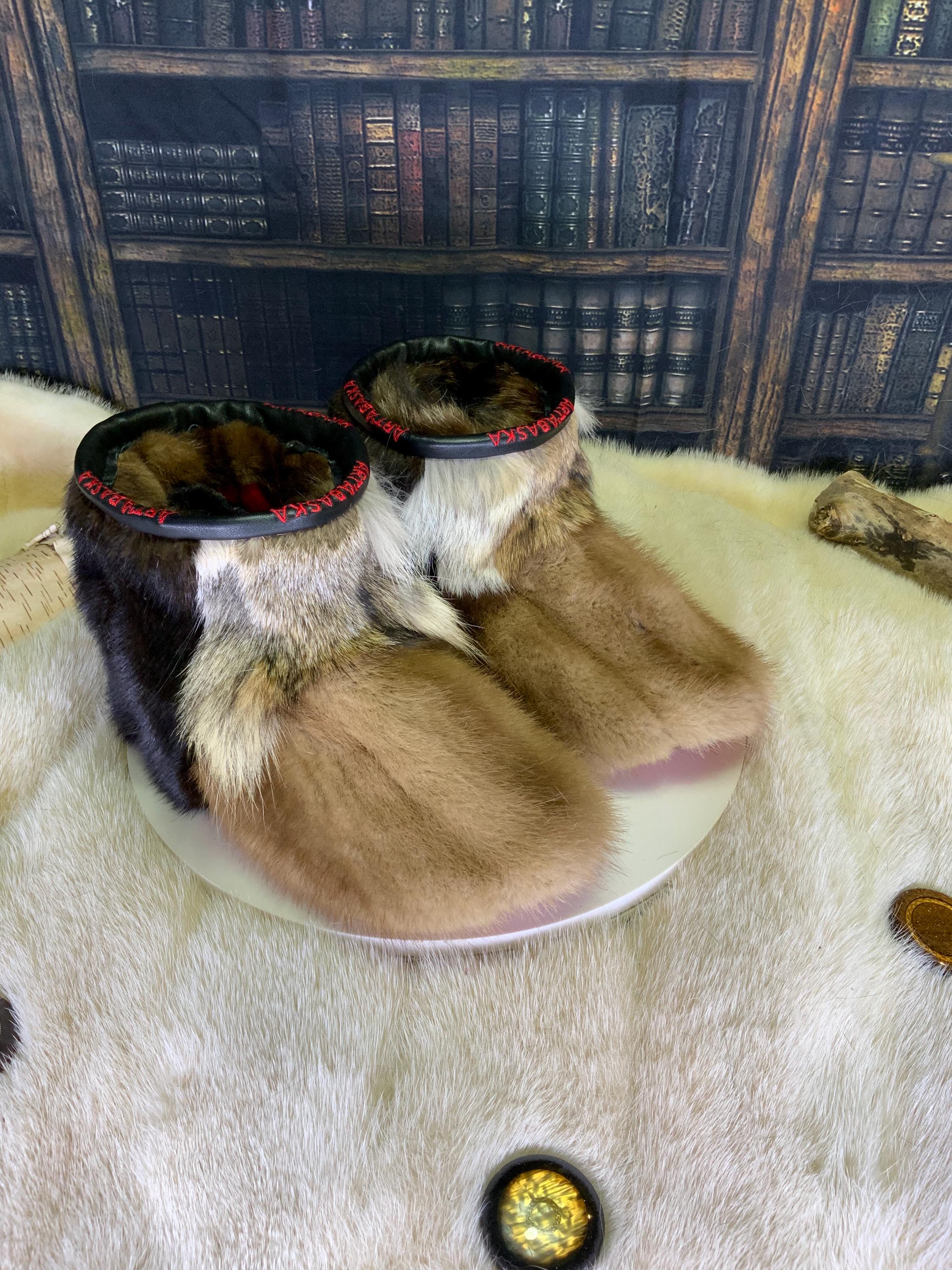 Mocassins d’intérieur Les Pauline femme pointure 7 fourrure recyclée vison coyote fait à la main Québec pantoufles luxe