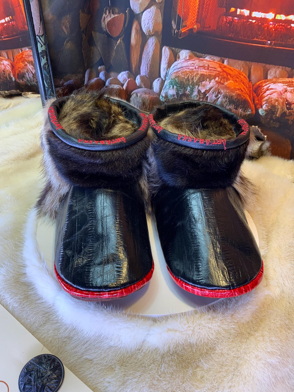 Mocassin d’interieur homme Les Marcelline - pointure 10 - cuir d’anguille noir, vison brun & raton recyclés - fait main au Québec