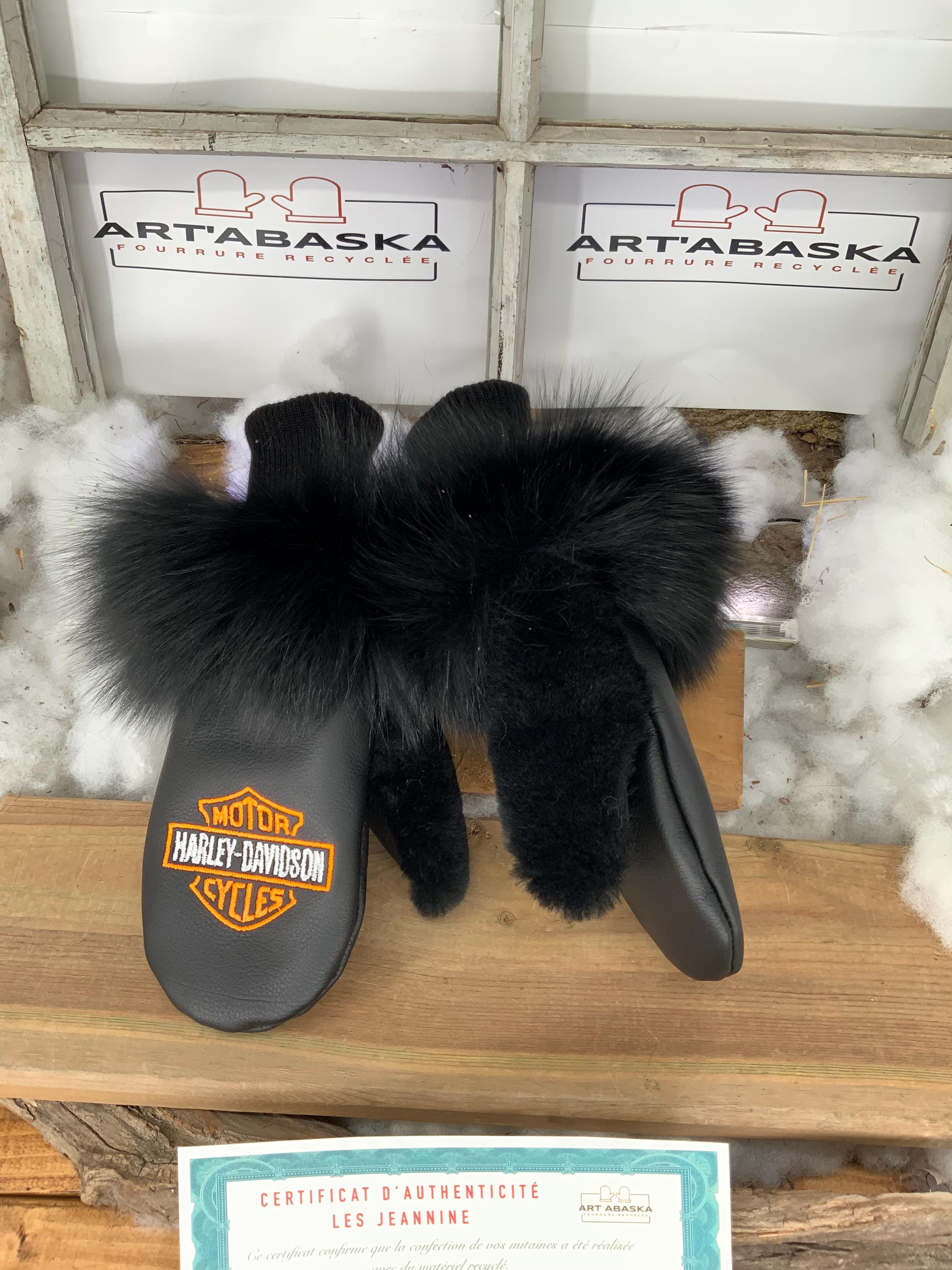 Mitaines de ville Harley Davidson | Cuir recyclé brodé & fourrure | Mitaines hiver femme Small | Fait à la main Québec | Modèle Jeannine