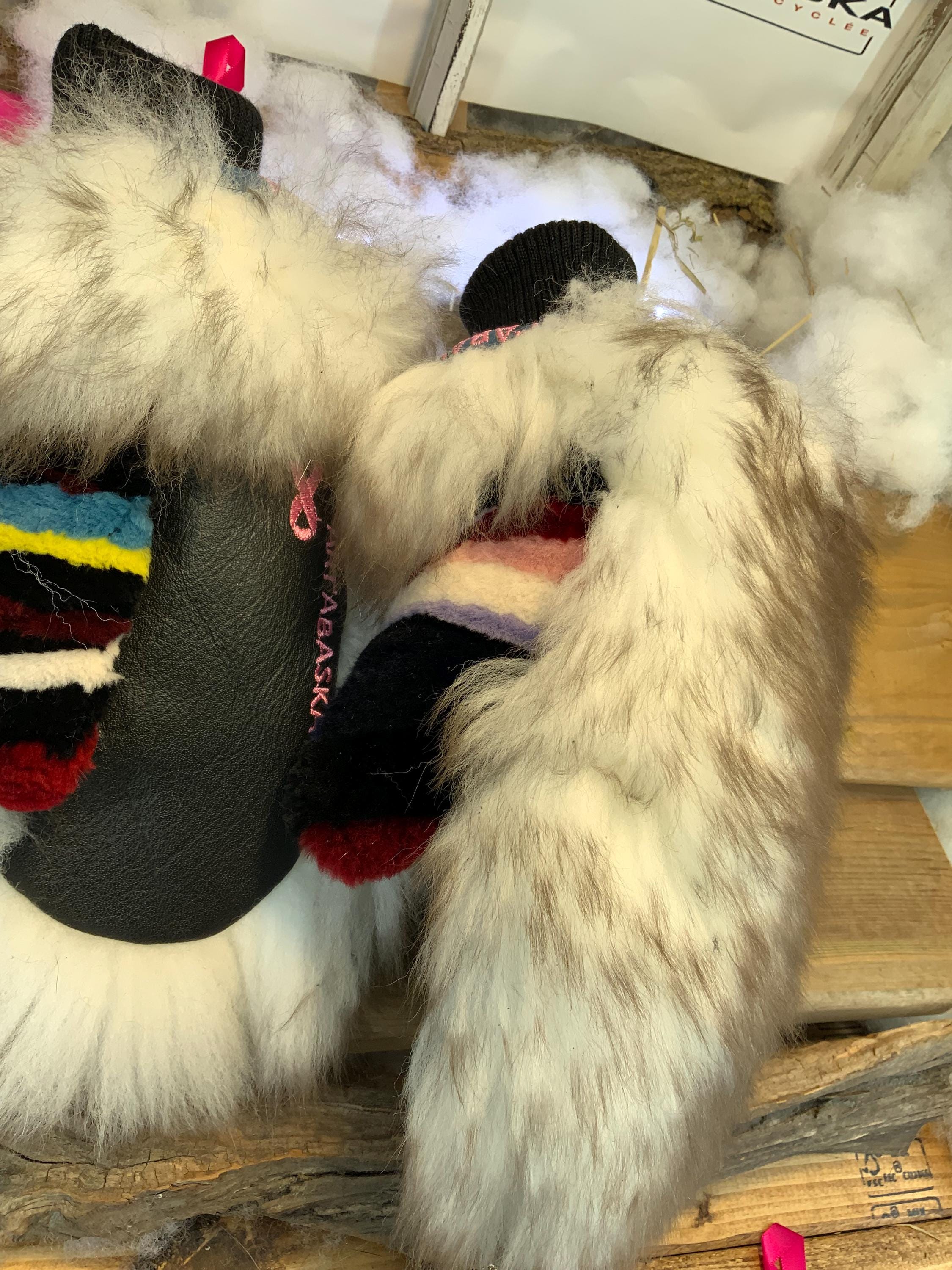 Mitaines de ville Marthe, Medium, en fourrure recyclée ultra épaisse, patchwork artistique, pièce unique faite à la main au Québec