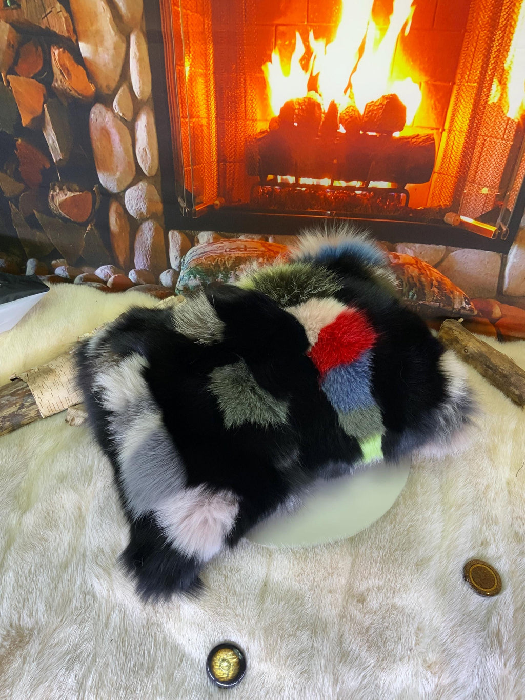 Coussin décoratif en fourrure recyclée en renard recyclé cousus en lanières style patchwork