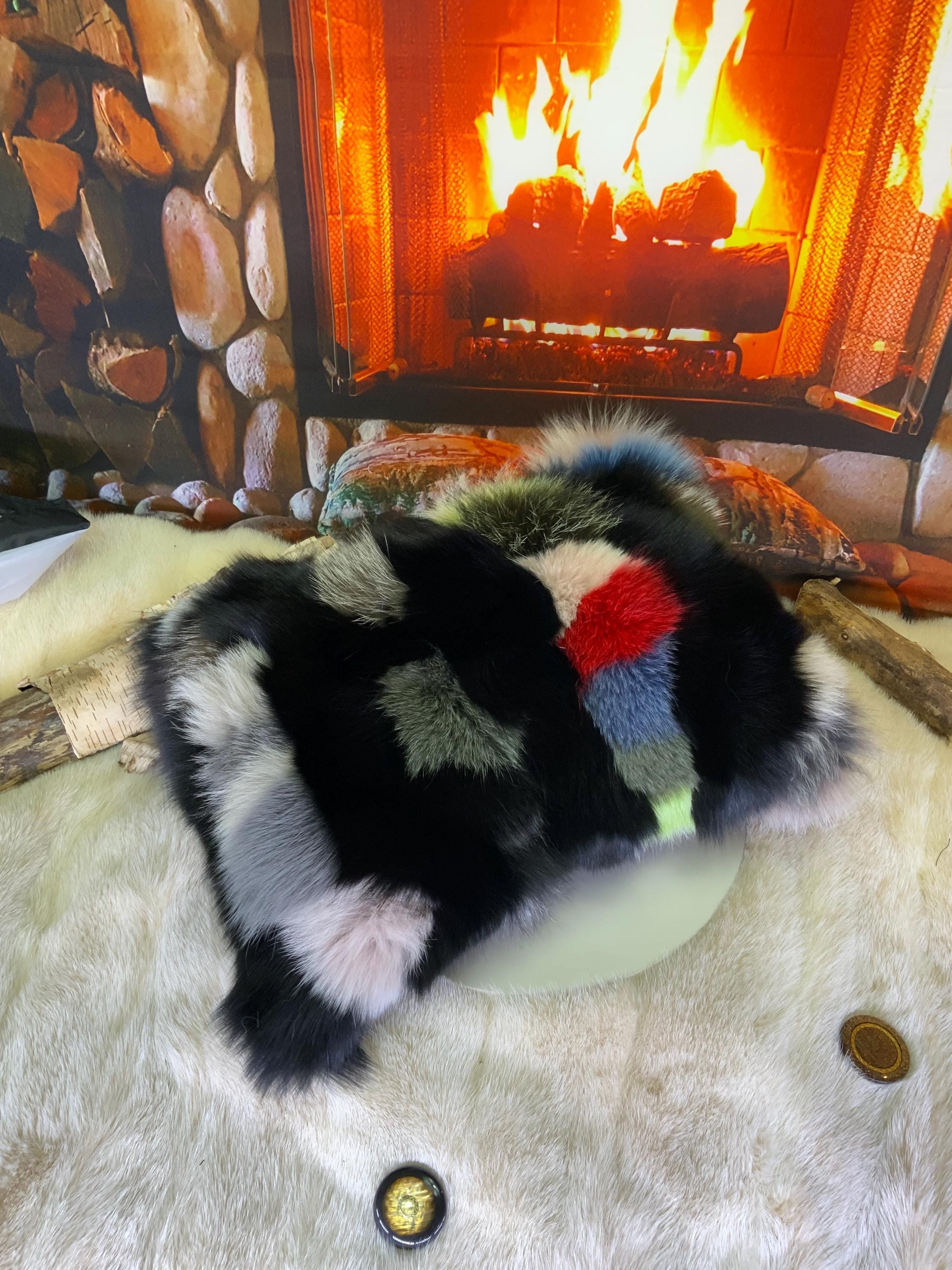 Coussin décoratif en fourrure recyclée en renard recyclé cousus en lanières style patchwork