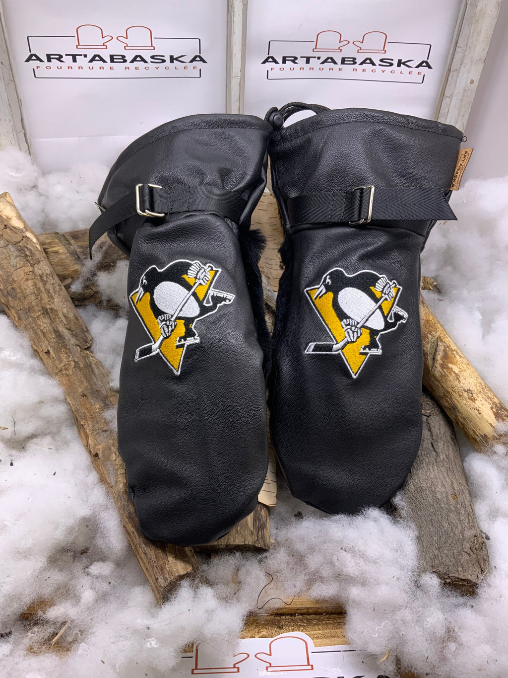 Mitaines Les Evelyne – Édition spéciale Penguins de Pittsburgh – cuir noir et fourrure recyclée – broderie originale – fait à la main Québec