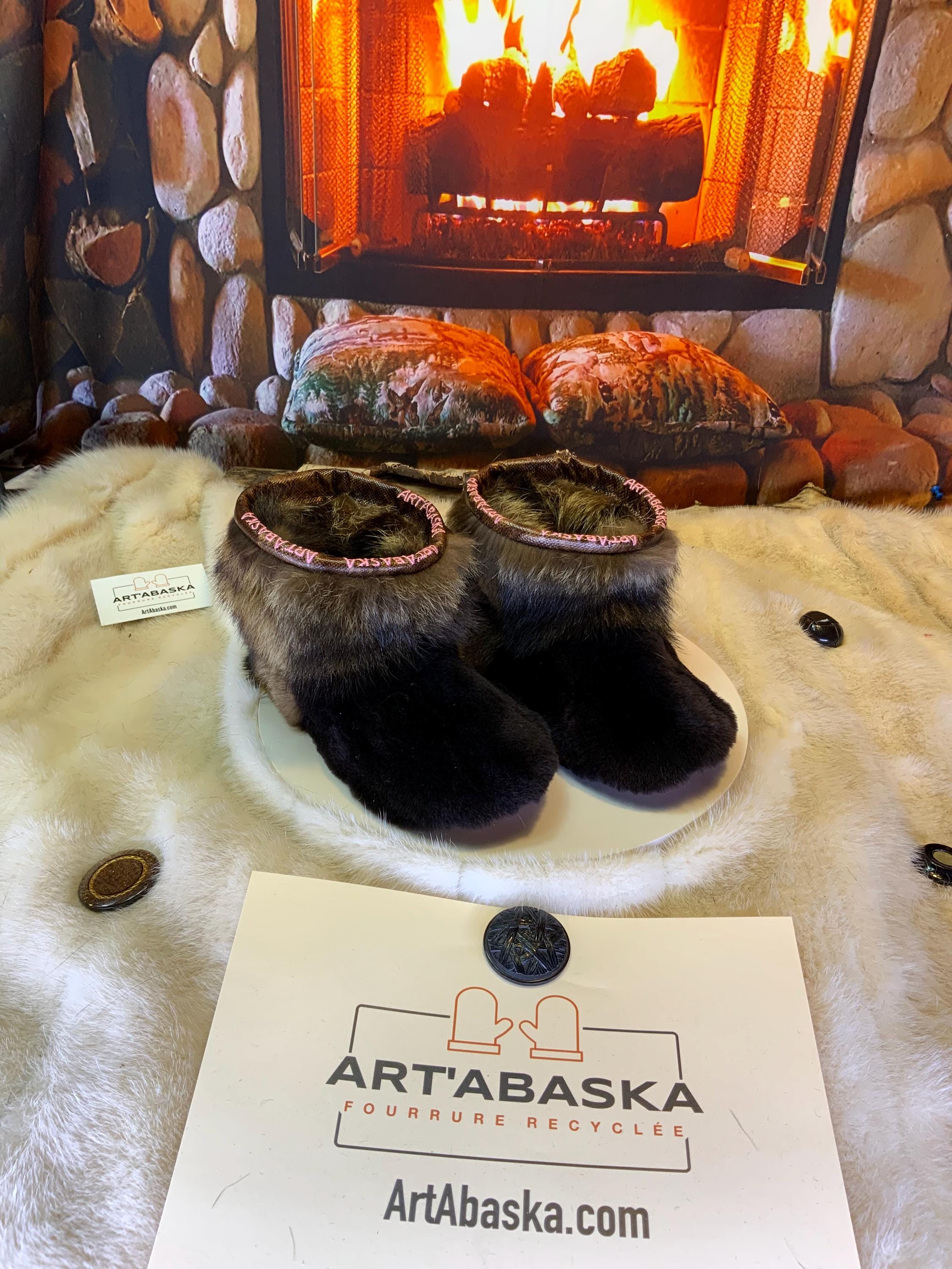 Mocassins d’intérieur Alice – 5 femme – édition toute fourrure en castor rasé & raton recyclés, semelle brun orangé, faits à la main au Québec ✨🤎