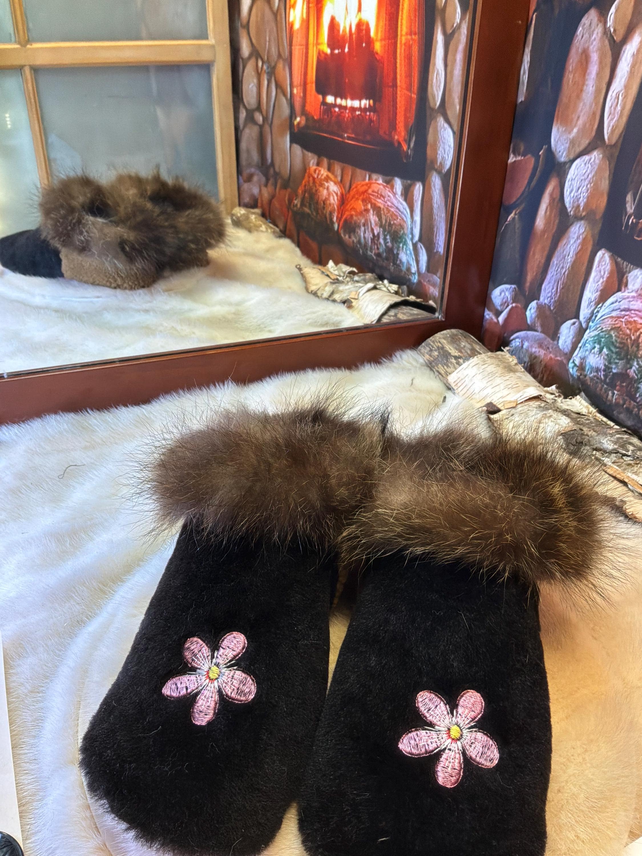 Slipper Marcelle pointure 8 femme – Sherling italien & cuir recyclé, pièce unique faite à la main au Québec Édition Brodée