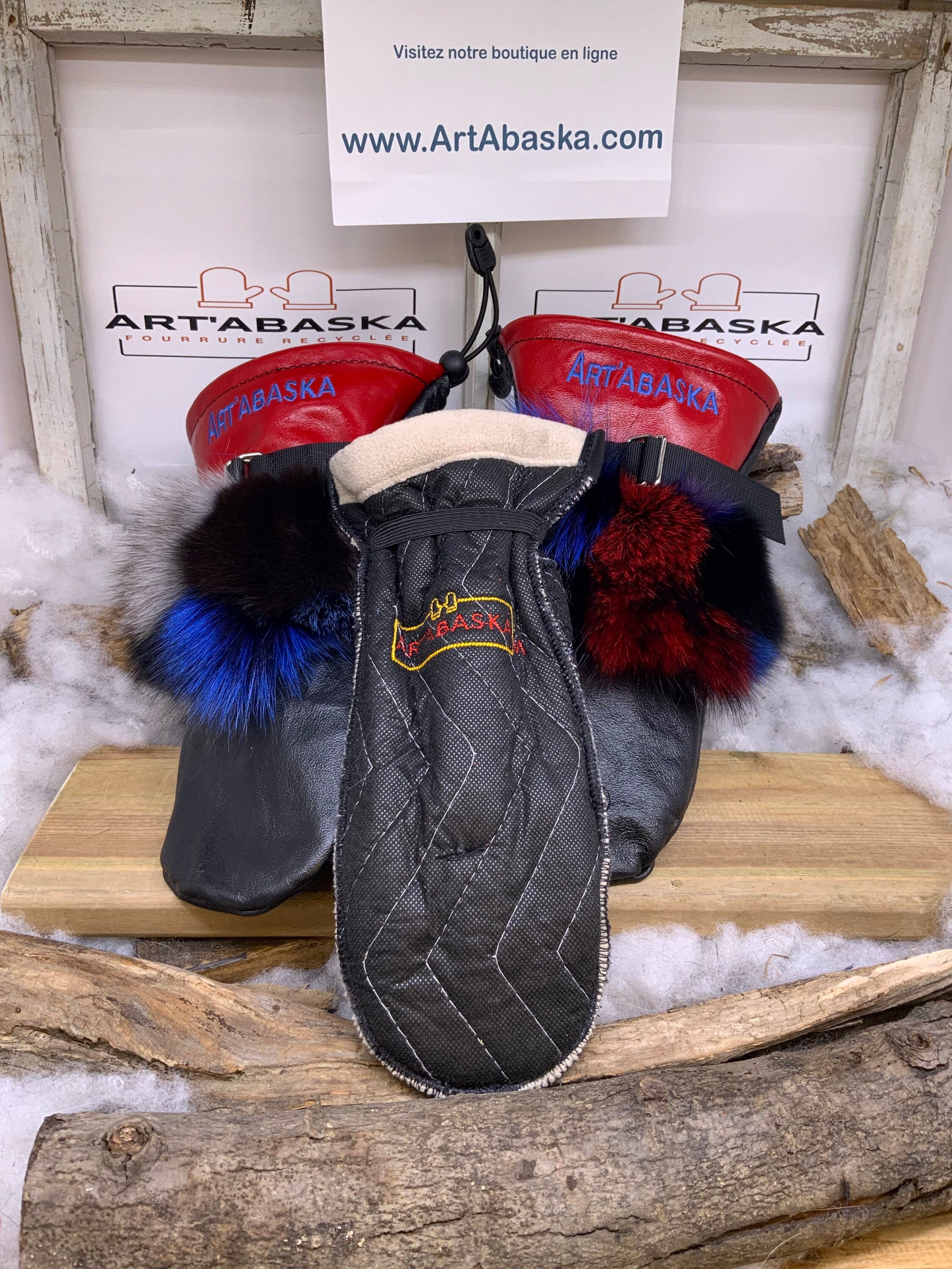 Mitaines Les Lucie – Medium, cuir noir et rouge recyclé, fourrure de renard patchwork, fait à la main au Québec