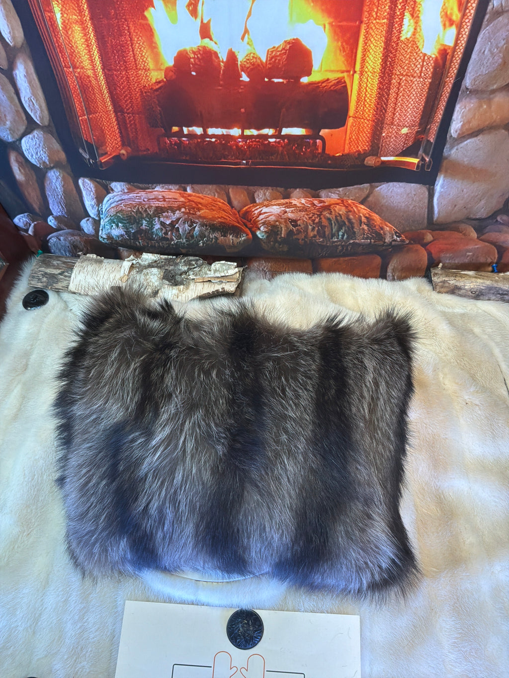 Coussin décoratif Hélène en fourrure recyclée de Chat Sauvage