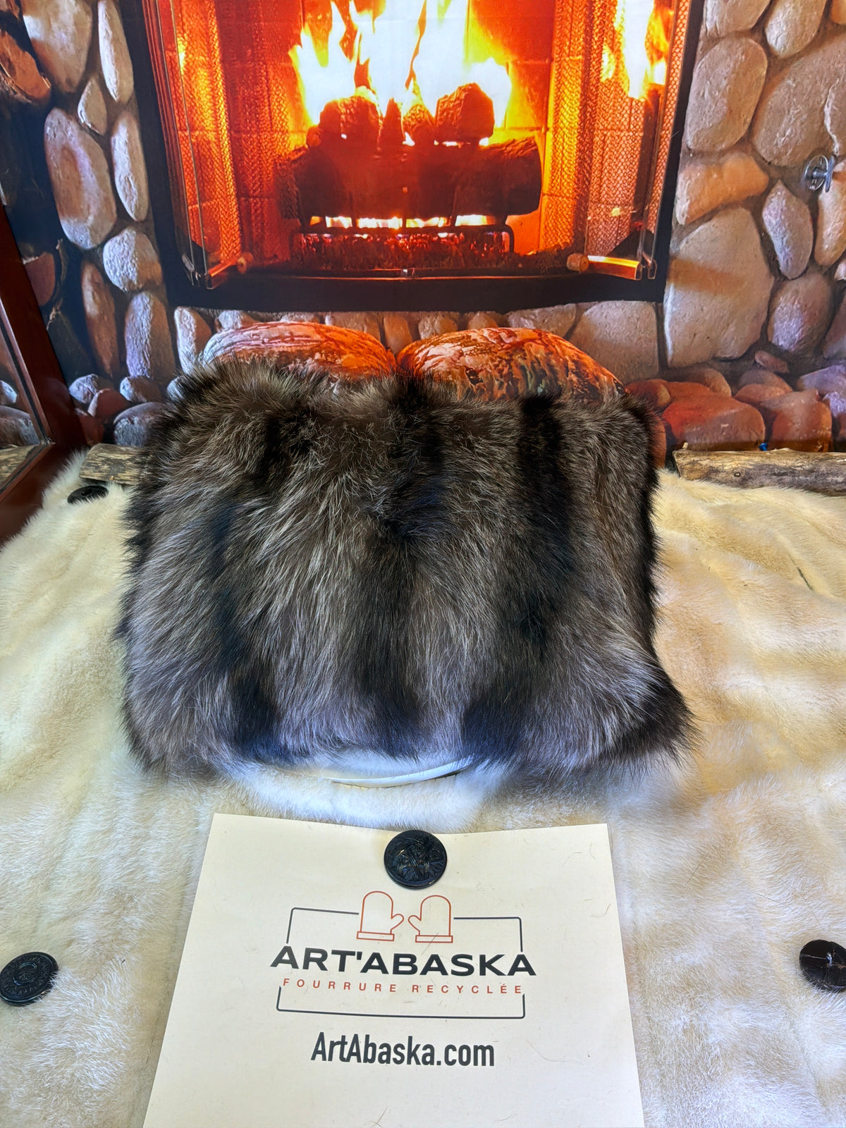 Coussin décoratif Hélène en fourrure recyclée de Chat Sauvage