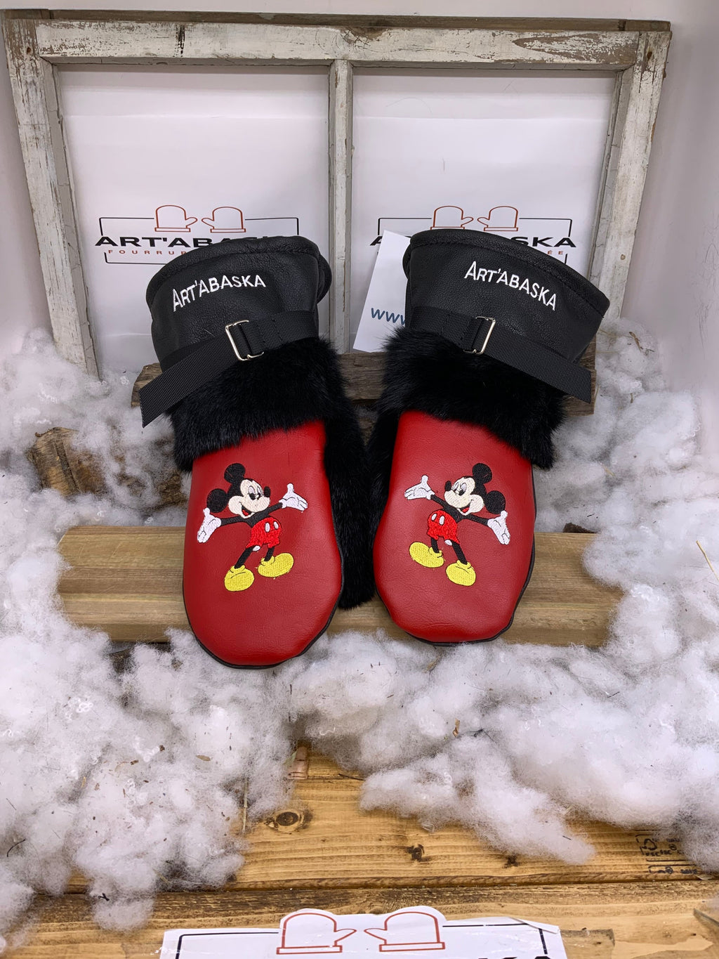 Mitaines Les Camille Édition Spéciale Mickey – Fourrure recyclée, cuir noir, broderies originales – Fait à la main Québec