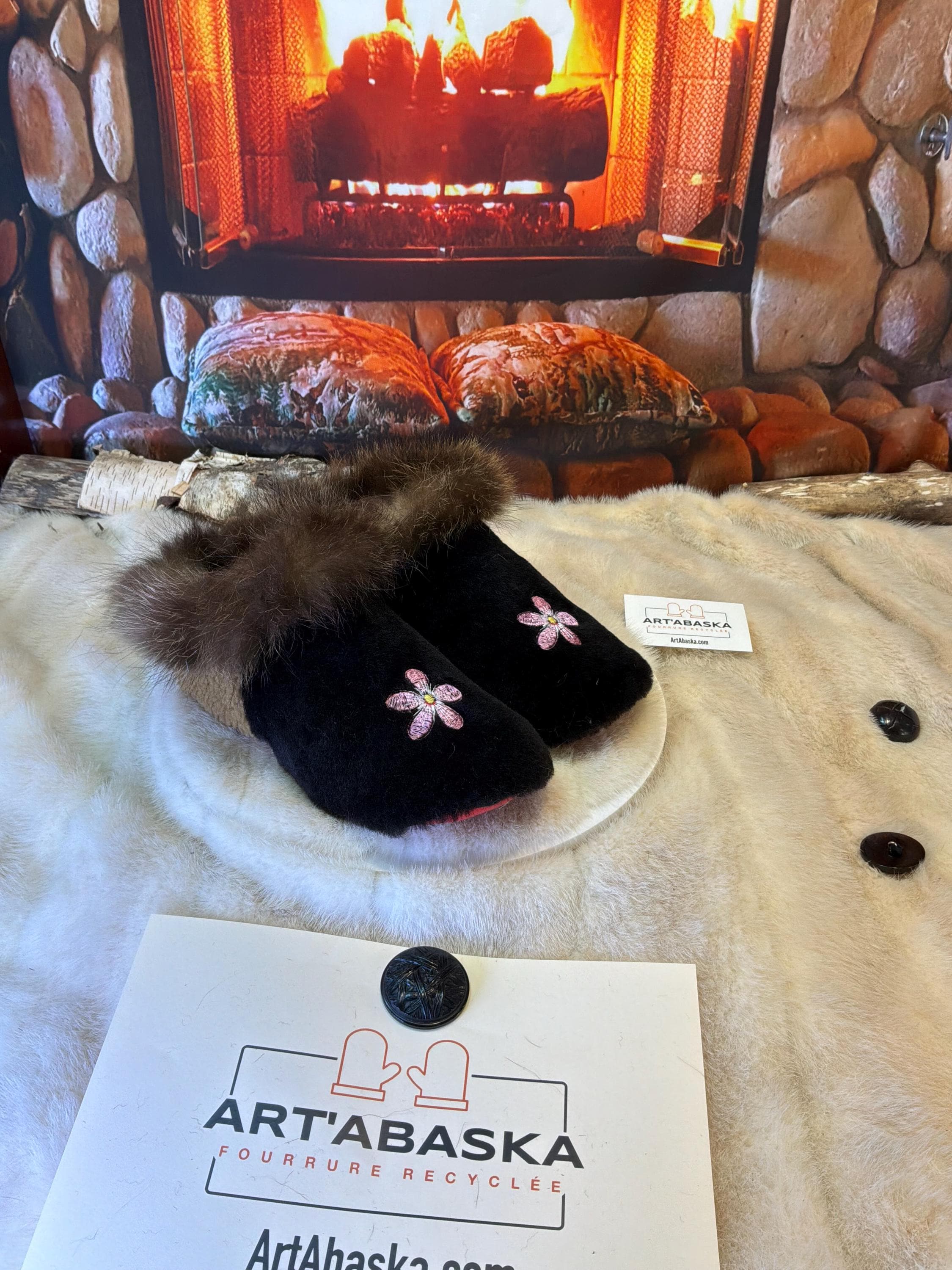 Slipper Marcelle pointure 8 femme – Sherling italien & cuir recyclé, pièce unique faite à la main au Québec Édition Brodée