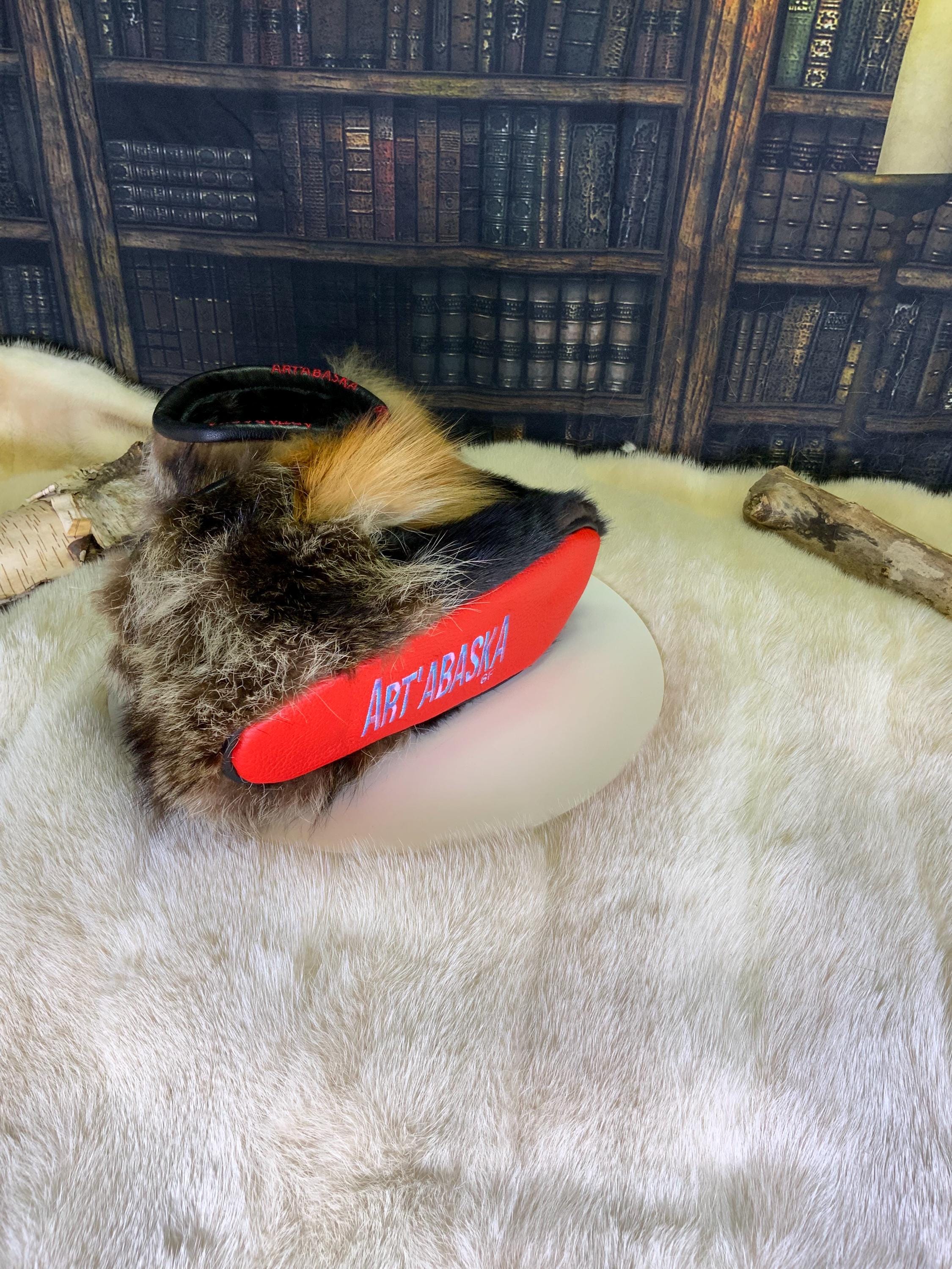 Mocassins d’intérieur Elisabeth pour femme 6 en vison brun naturel recyclé, raton recyclé et renard roux recyclé – faits à la main au Québec, chauds, respirants, confort de luxe, pièce unique Art’Abaska 💕