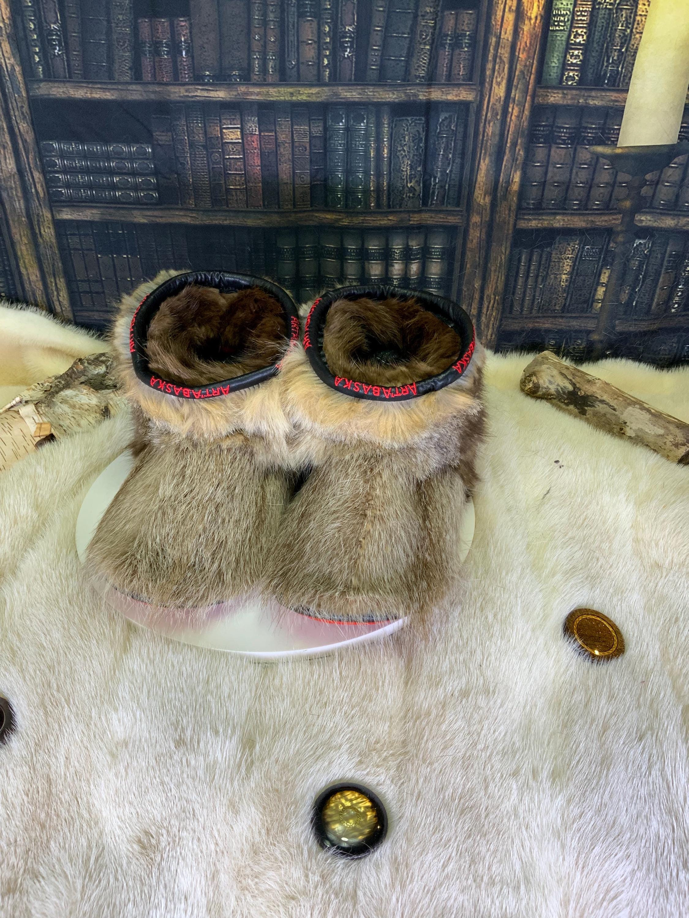 Mocassins d’intérieur Rolande – pointure 10 Femme – raton bleached, castor & coyote recyclés – pièce unique faite à la main au Québec