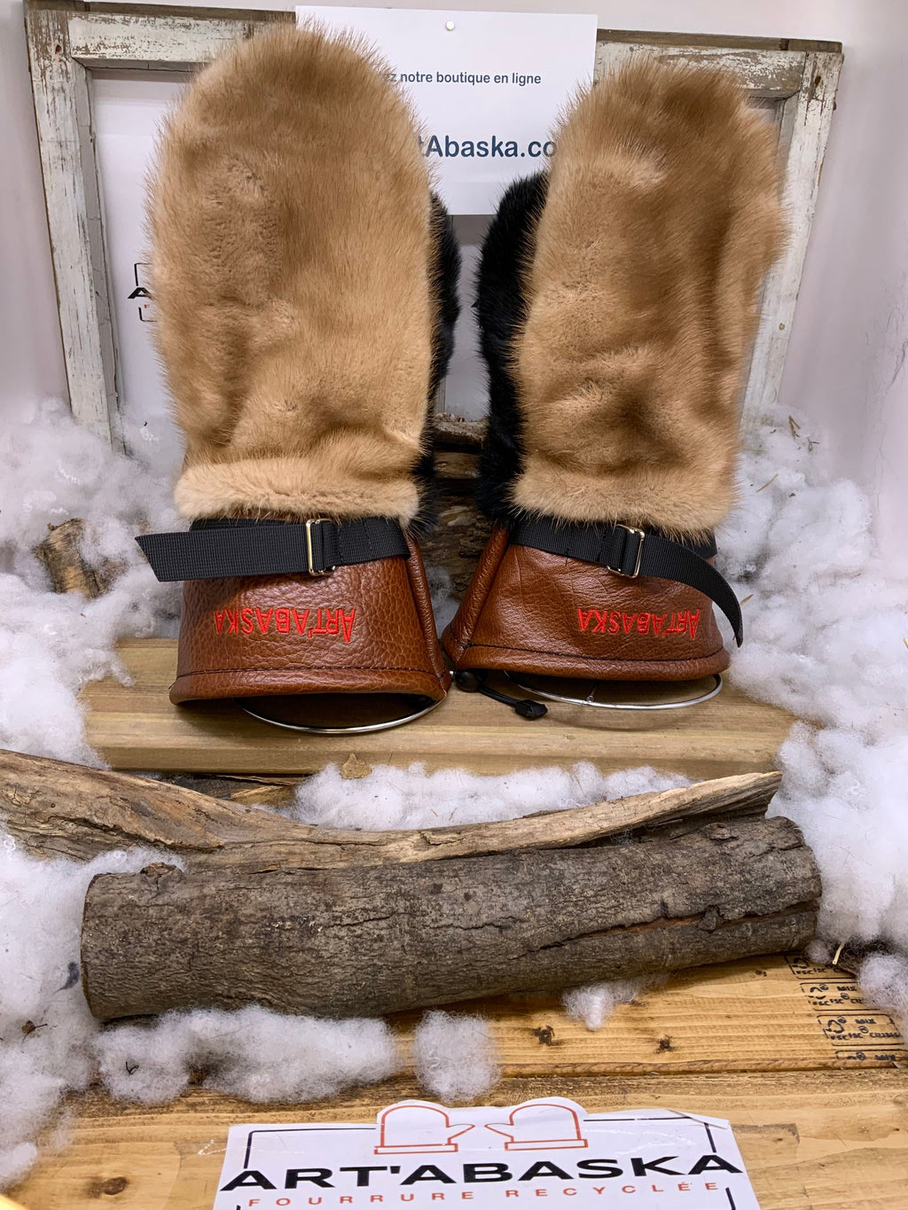 Mitaines Ernestine XL – Vison beige creme & lapin noir recyclés, cuir brun vieilli, fait à la main, pièce unique Québec