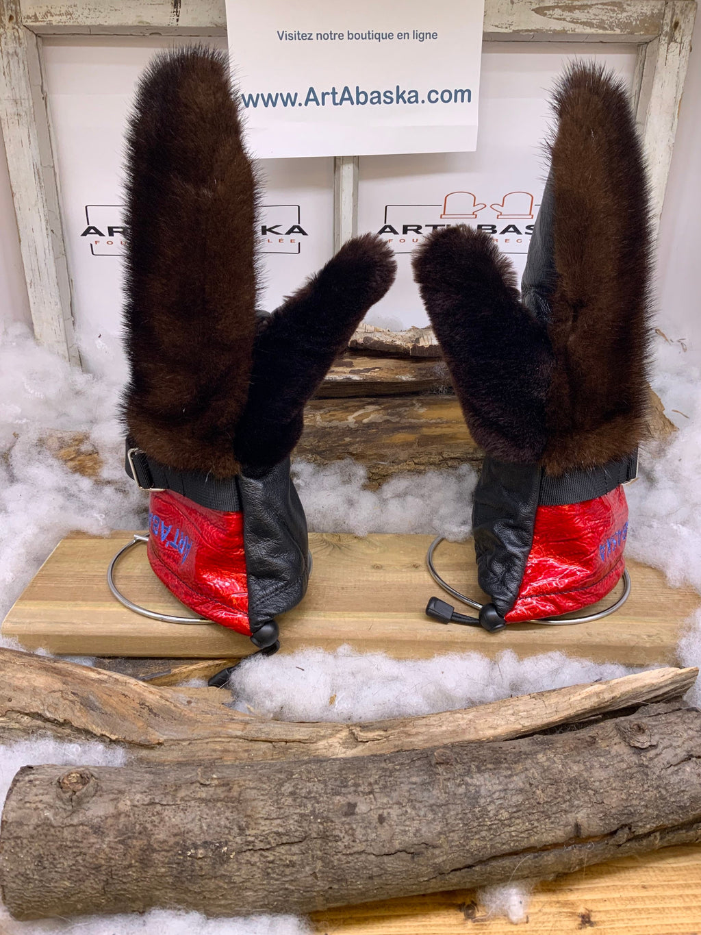 Mitaines Maryse Medium - Cuir embossé rouge et fourrures recyclées vison et mouton, pièce unique élégante fait à la main Québec