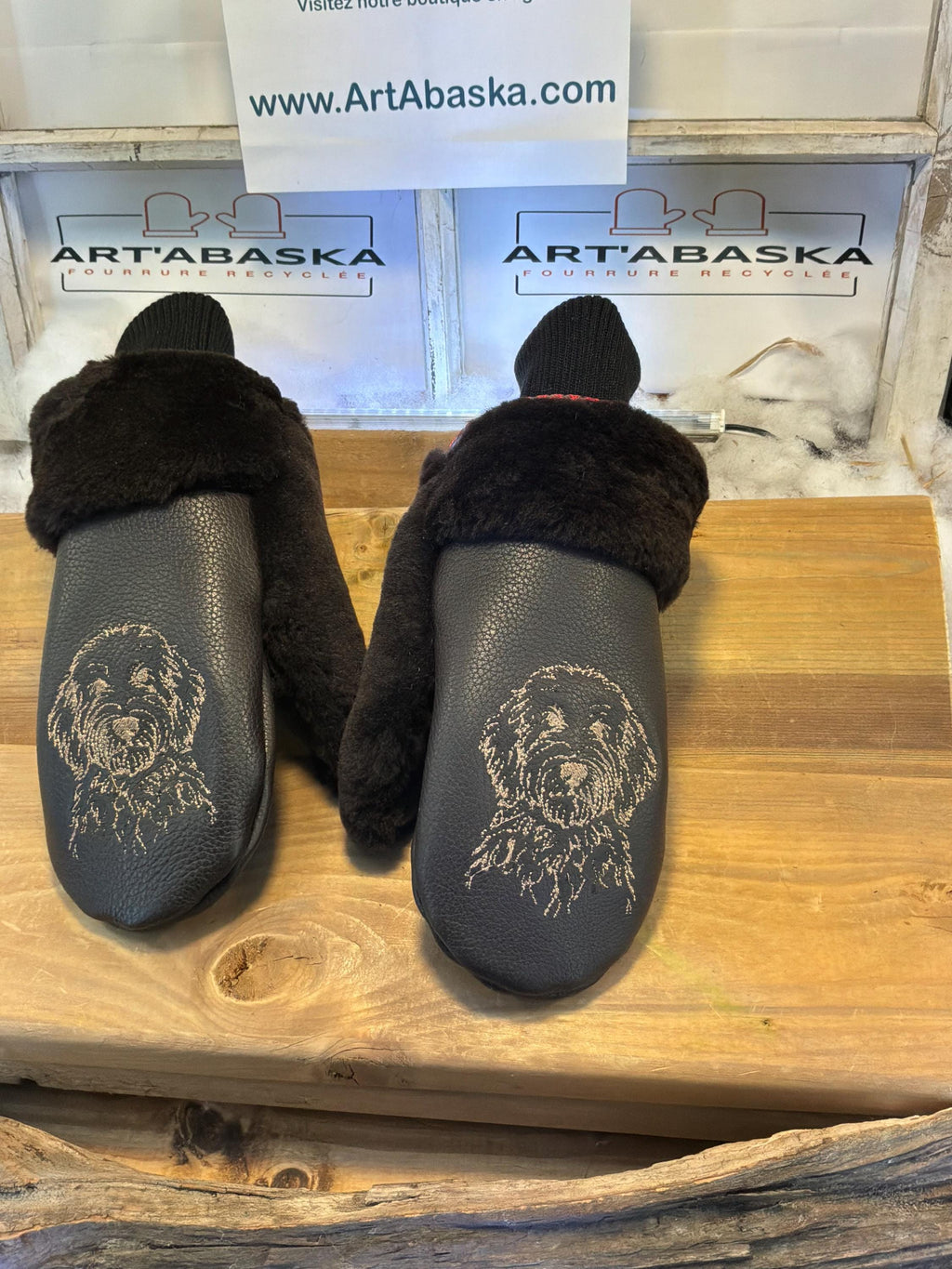 Mitaines de ville Medium Éliane en fourrure recyclée – Faites à la main au Québec – Légères, élégantes, édition Golden Doodle – ArtAbaska