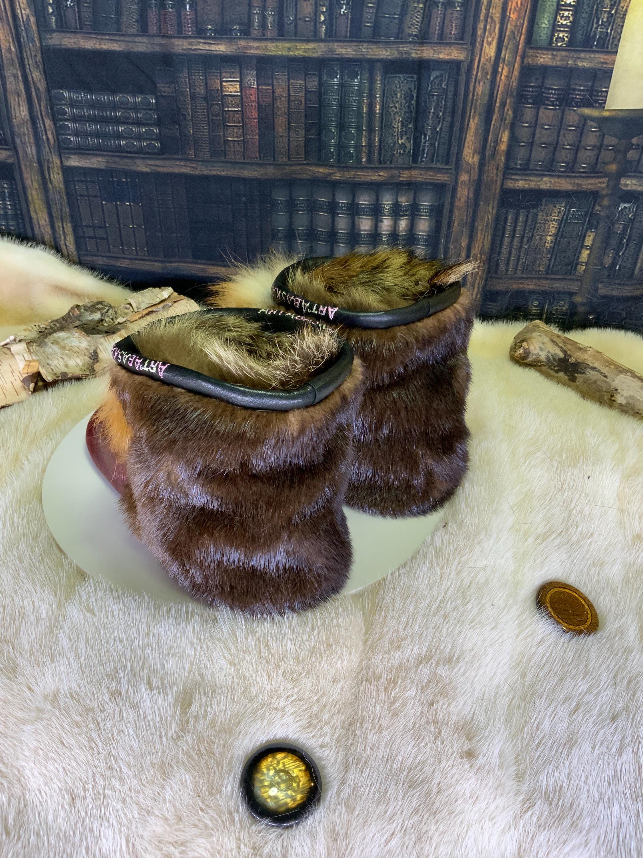 Mocassins d’intérieur Berthe pour femme 8 en cuir italien bourgogne style anguille et fourrures recyclées – faits à la main au Québec, chauds, respirants, confort de luxe, pièce unique Art’Abaska 💕