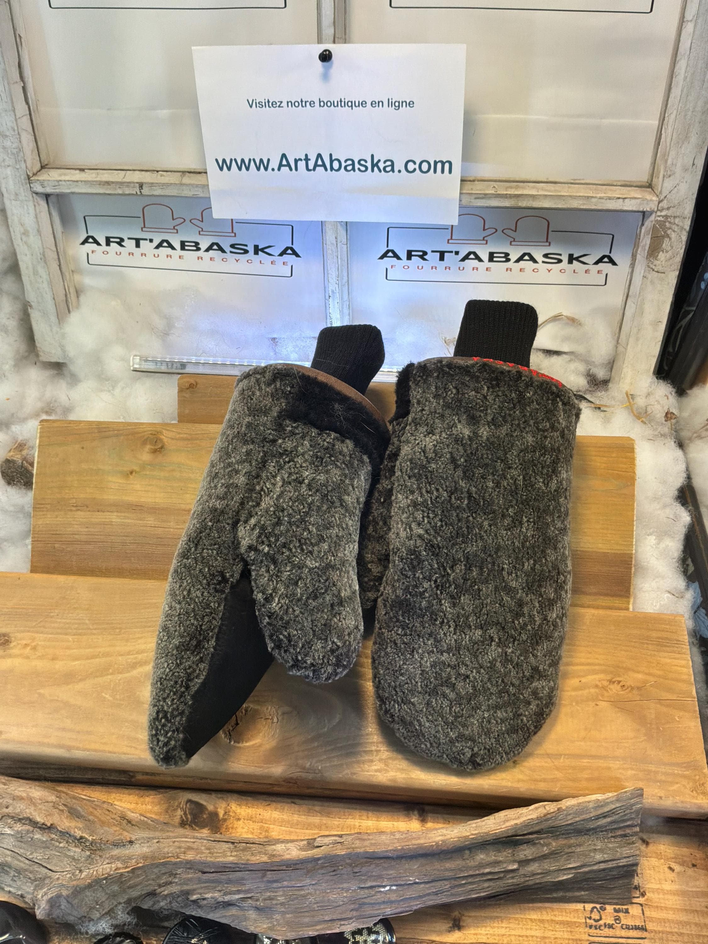 Mitaines de ville X-Large Jeannette en fourrure recyclée – Faites à la main au Québec – Légères, élégantes, confort urbain – ArtAbaska