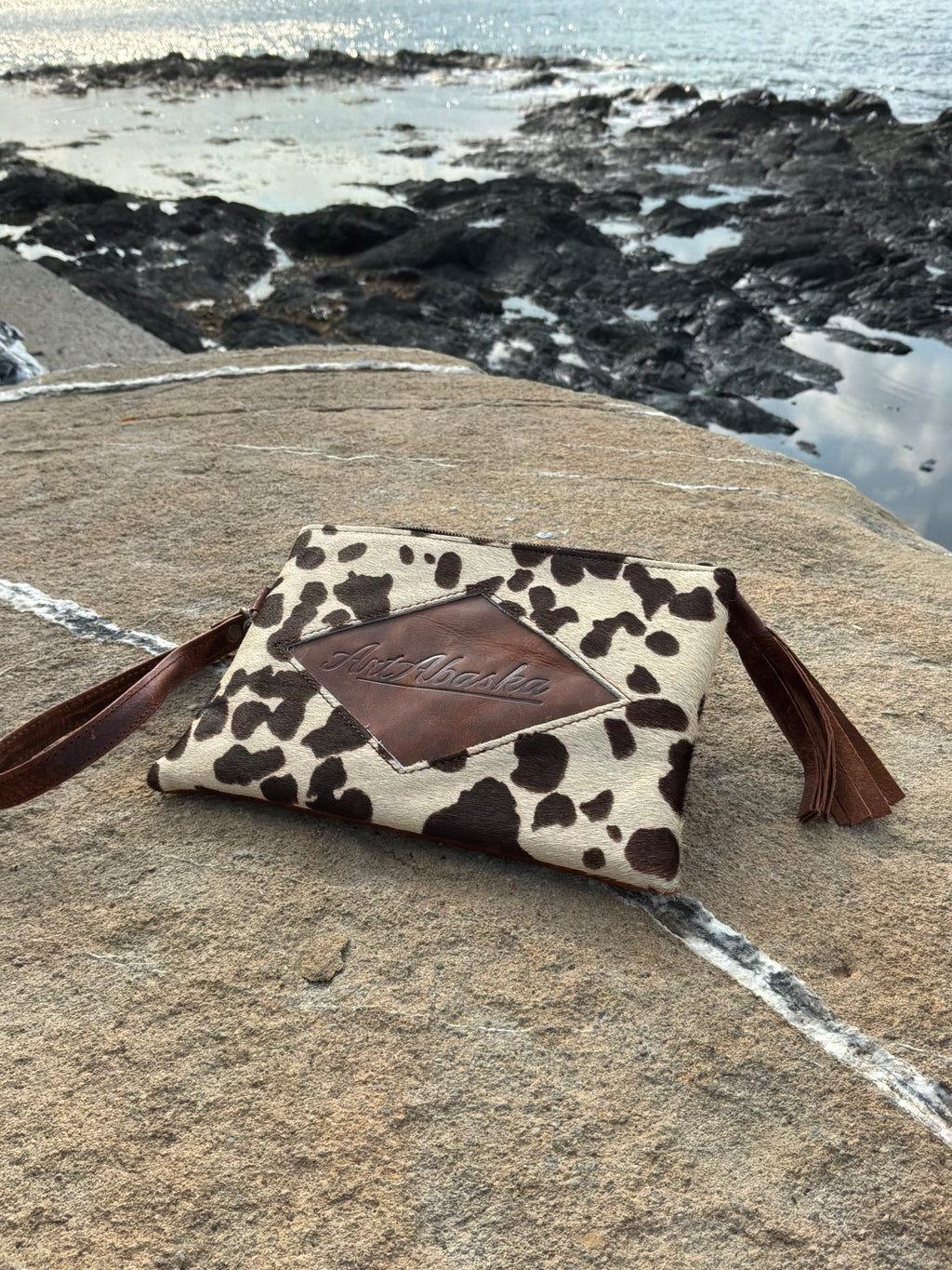 Pochette-portefeuille multifonction en fourrure de vache imprimé Léopard brun foncé – ArtAbaska