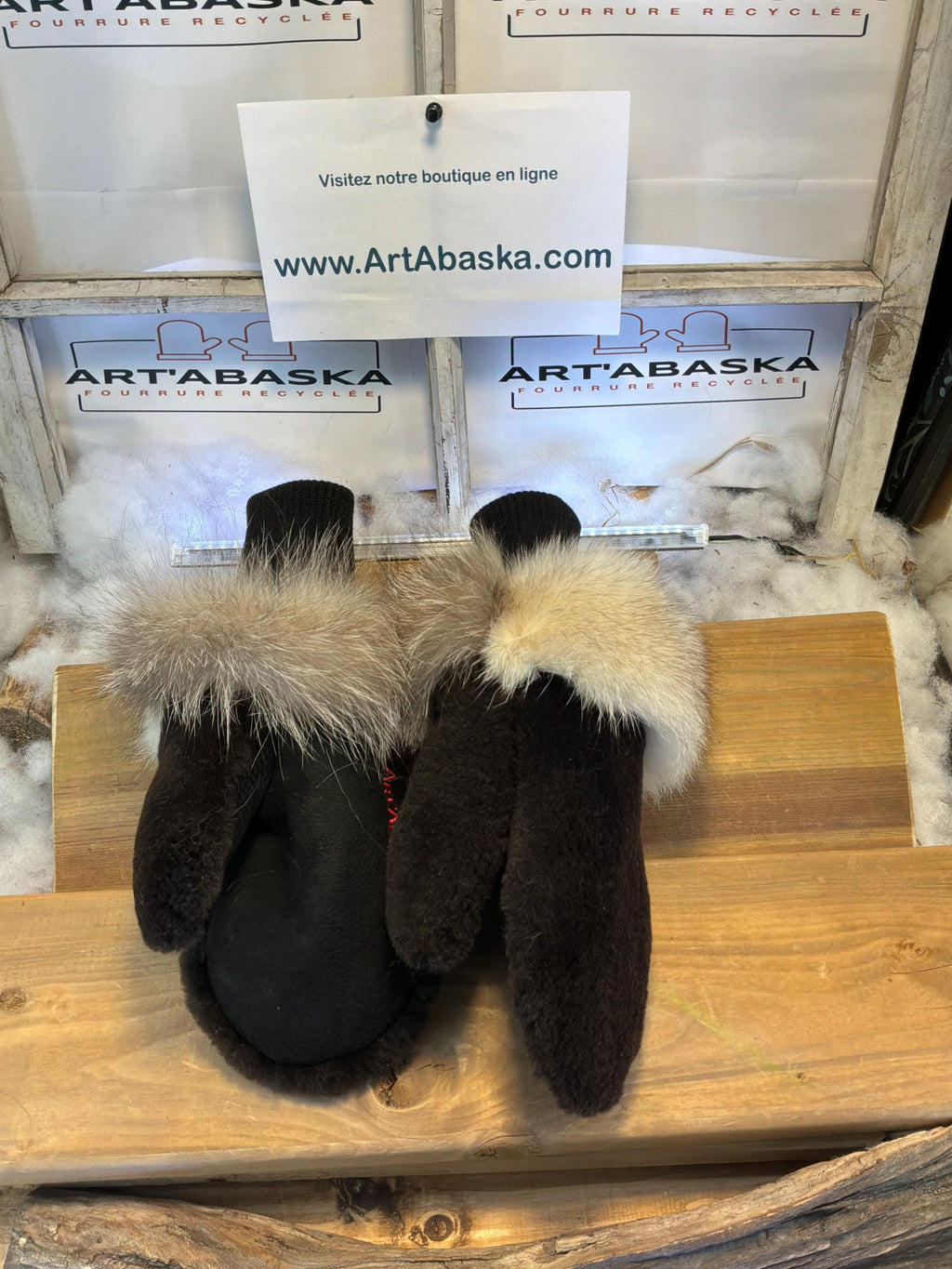 Mitaines de ville Medium Henriette en fourrure recyclée – Faites à la main au Québec – Légères, élégantes, confort urbain – ArtAbaska