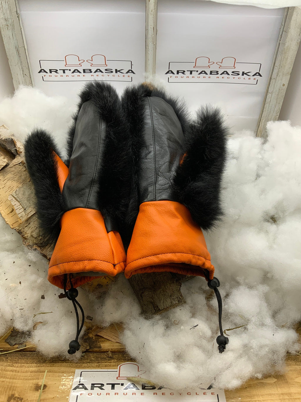 Mitaines Laure Large opossum noir cuir orange et noir couture contrastée ArtAbaska fait à la main Québec