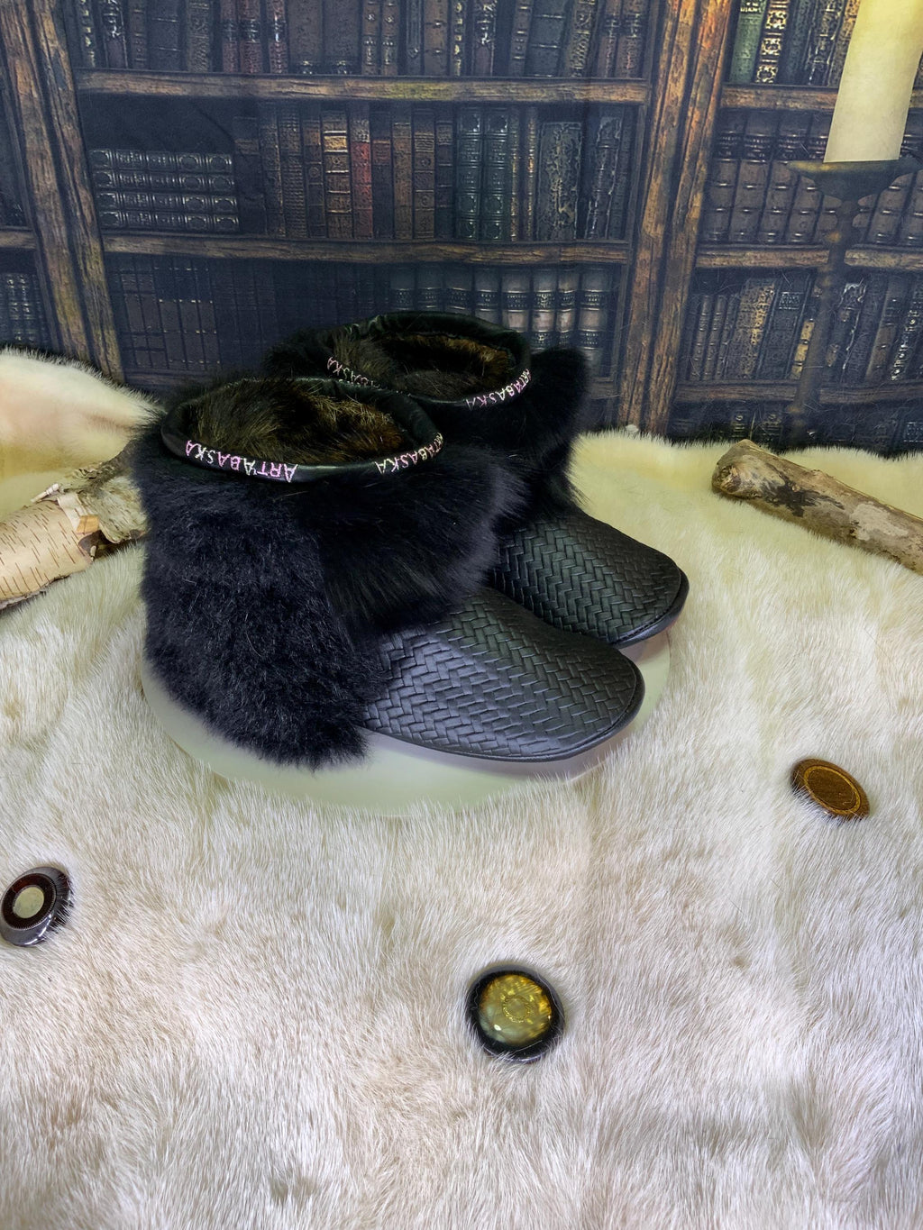 Mocassins d’intérieur Ida pointure 8 femme cuir italien chevron fourrure recyclée opossum renard fait à la main Québec pantoufles luxe