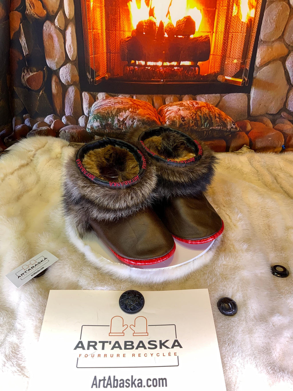 Mocassin d’intérieur homme Les Charlotte – pointure 10 – cuir italien brun chocolat & raton recyclés – fait main au Québec, pièce unique