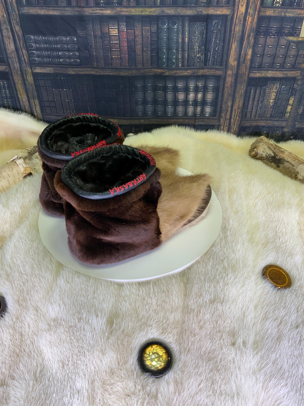 Mocassins d’intérieur Nicole pointure 6 femme fourrure recyclée vison mouton cuir fait à la main Québec pantoufles luxe