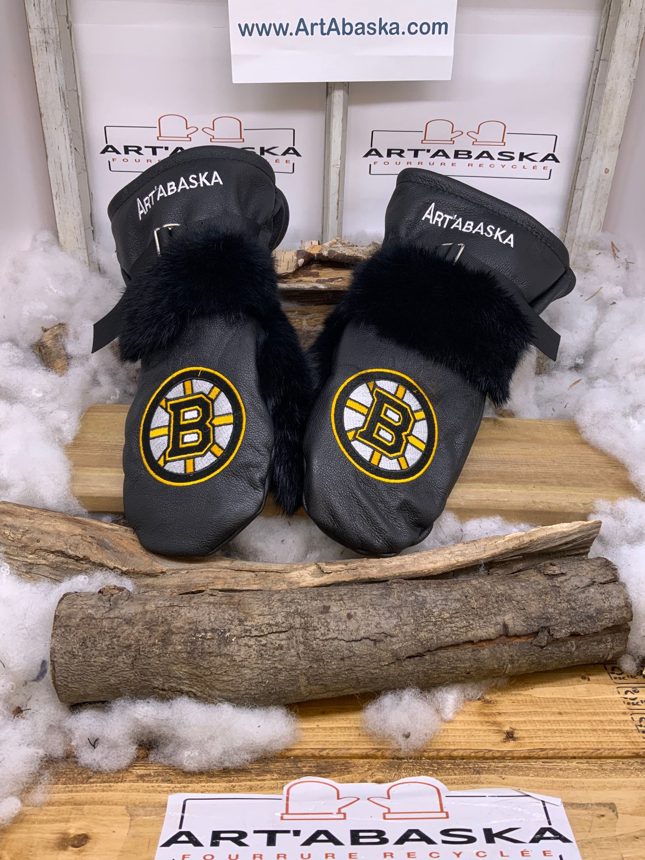 Mitaines Les Jeanne – Édition spéciale Bruins de Boston – cuir noir recyclé & fourrure – broderie unique – fait à la main Québec