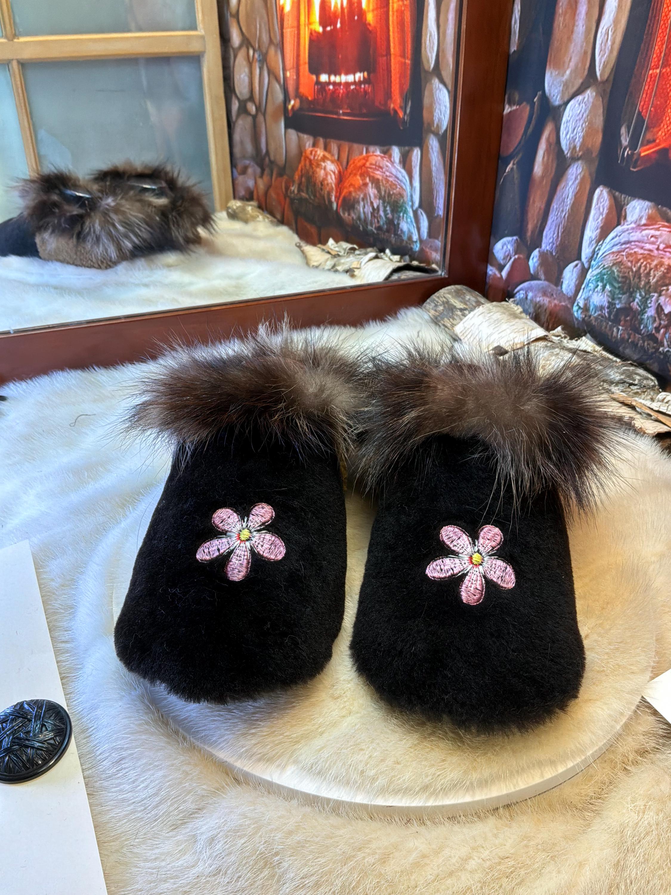 Slipper Marcelle pointure 7 femme – Sherling italien & cuir recyclé, pièce unique faite à la main au Québec Édition Brodée