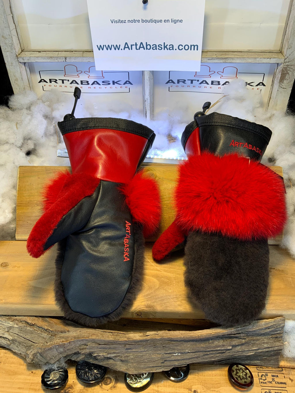 Mitaines Estelle Medium mouton rasé gris brun charcoal renard rouge vif cuir italien rouge et noir recyclés fait a la main Quebec unique