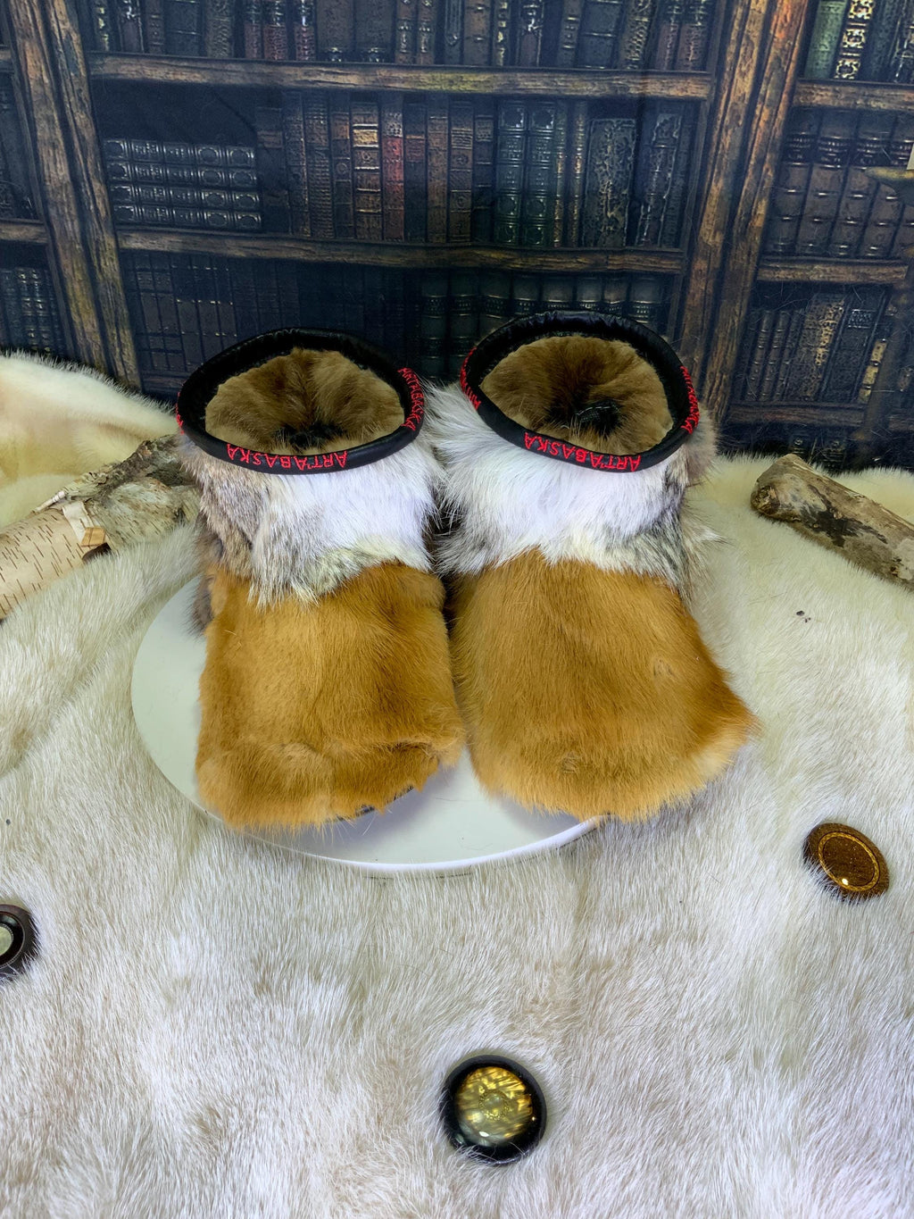 Mocassins d’intérieur Les Raymonde – 10  Femme – vison, raton & castor recyclés – fait à la main au Québec – édition spéciale unique