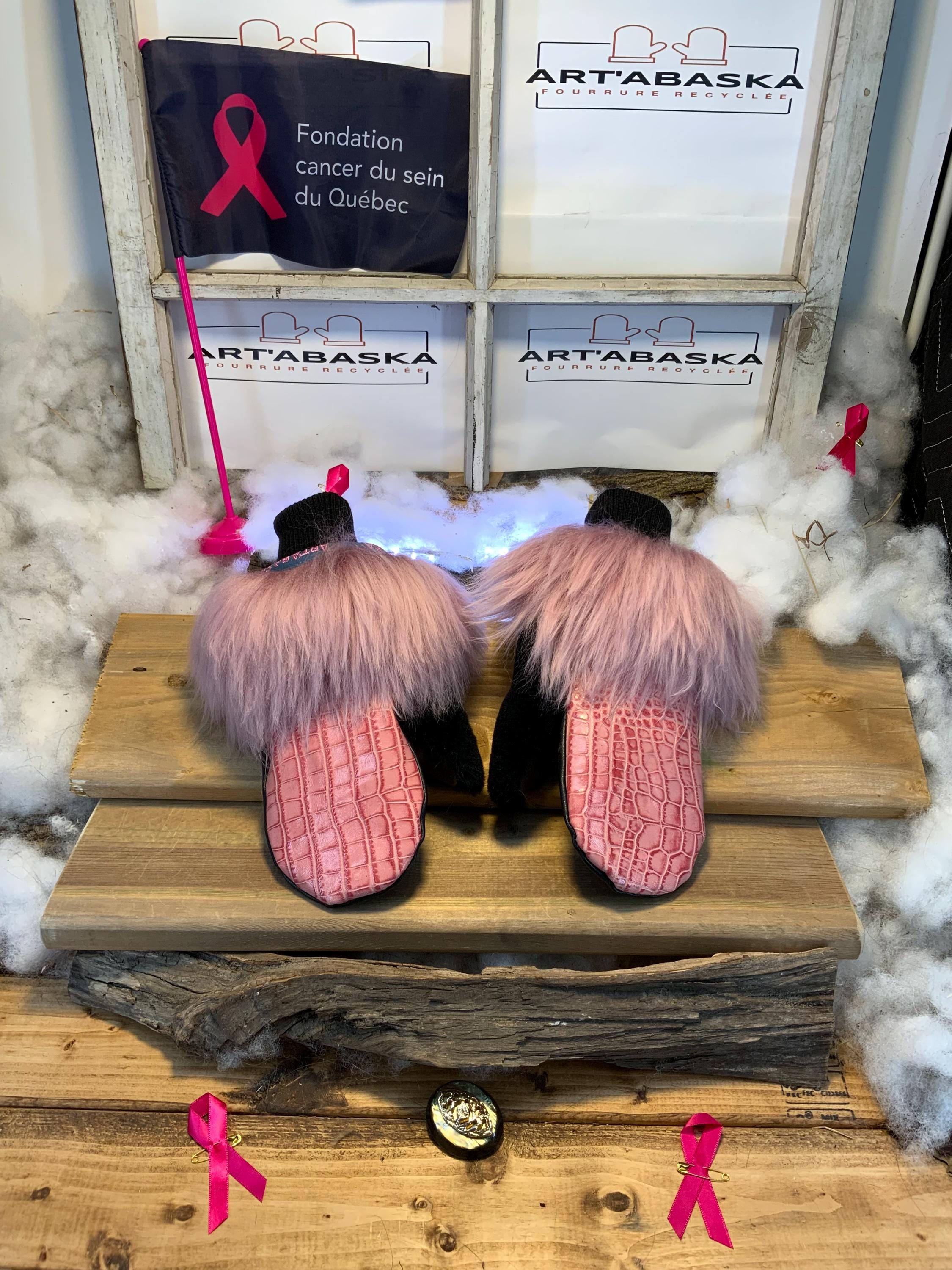 Mitaines de ville Irène faites à la main au Québec en fourrure recyclée avec cuir italien texturé rose grandeur Large