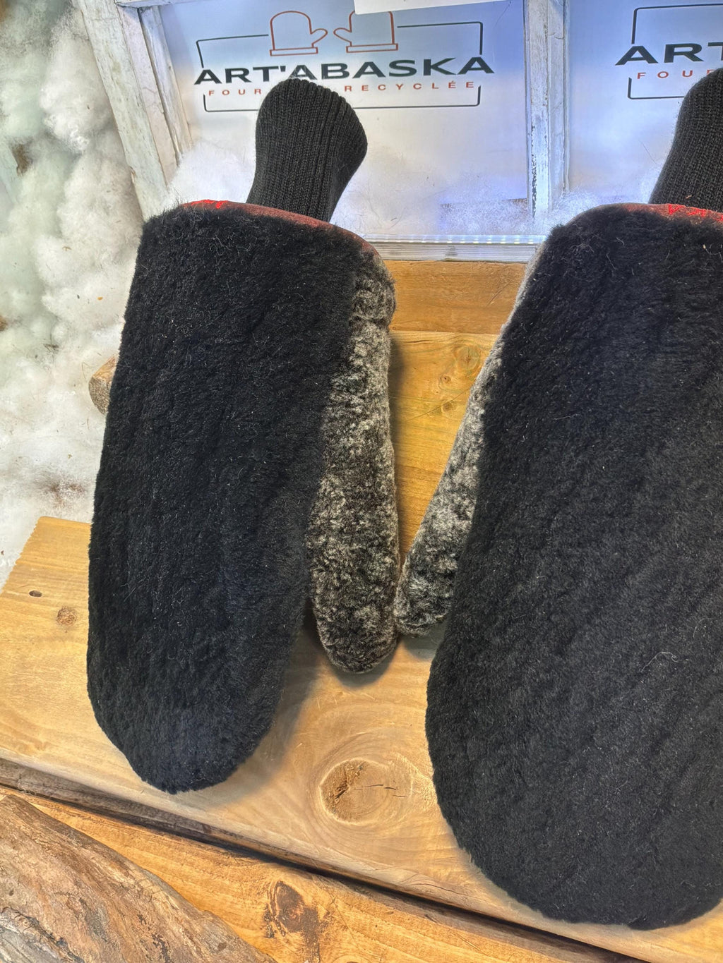 Mitaines de ville X-Large Irène en fourrure recyclée – Faites à la main au Québec – Légères, élégantes, confort urbain – ArtAbaska