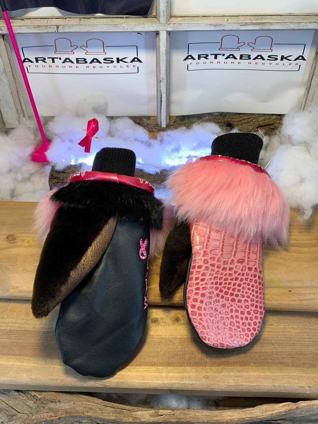 Mitaines de ville Antoinette faites à la main au Québec en fourrure recyclée avec cuir texturé rose grandeur Large