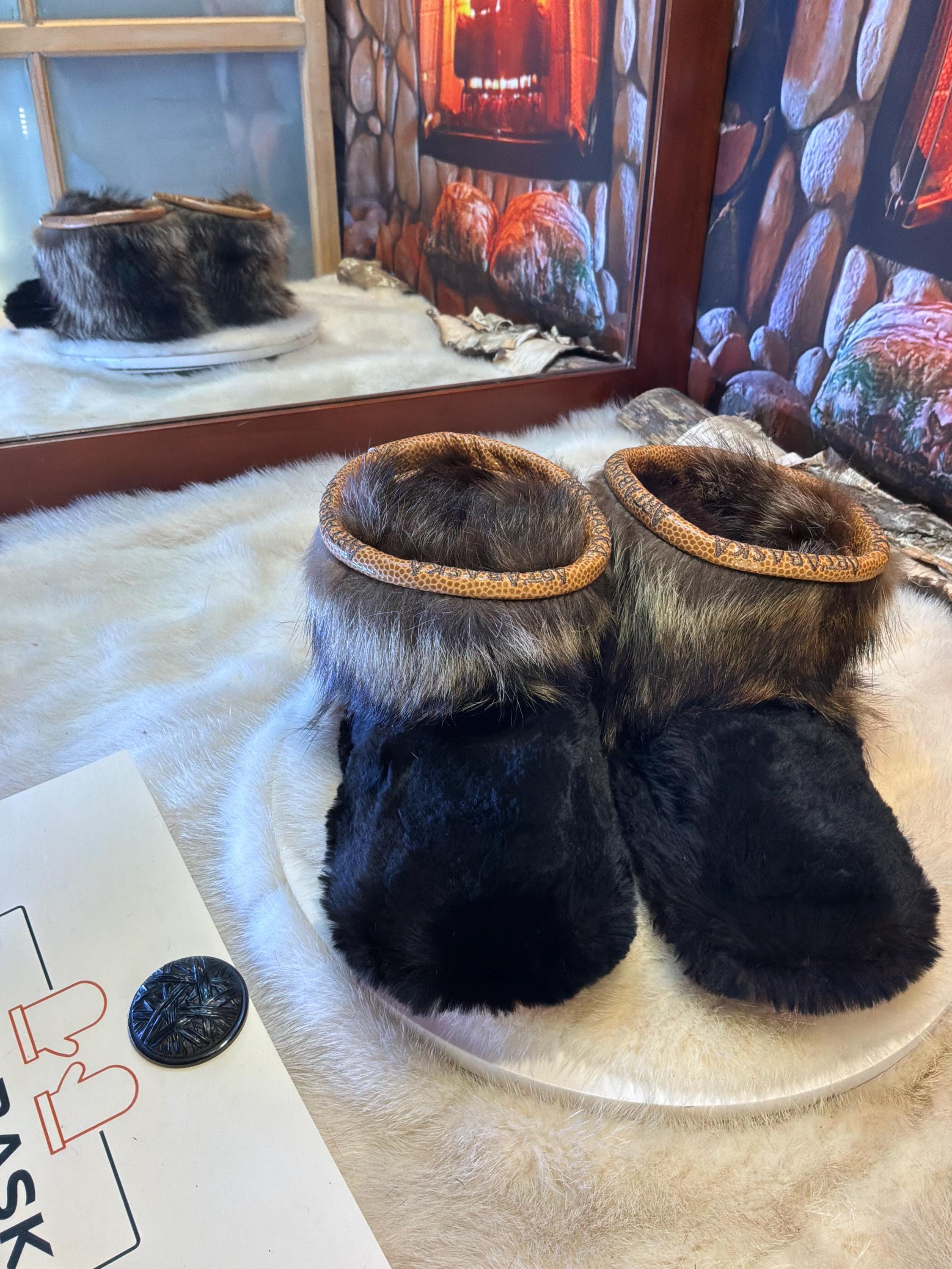 Mocassins d’intérieur Alphonsines – 5 femme – semelle brun orangé brûlé avec contour rouge vif, édition tout fourrure unique ✨🤎