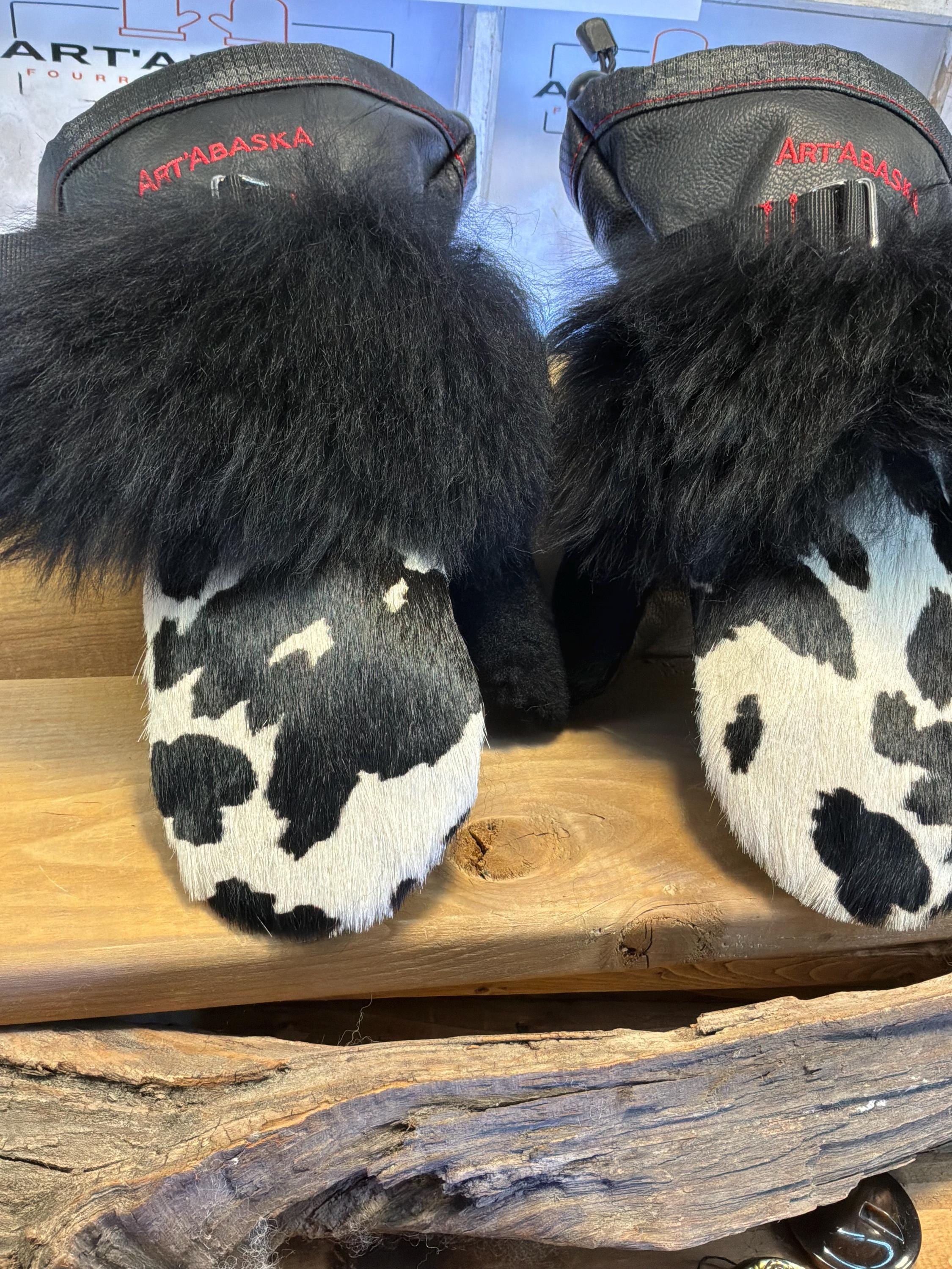 Mitaines Mariette Small peau de vache recyclée noir et blanc avec bande de mouton noir, cuir italien noir, fait à la main au Québec