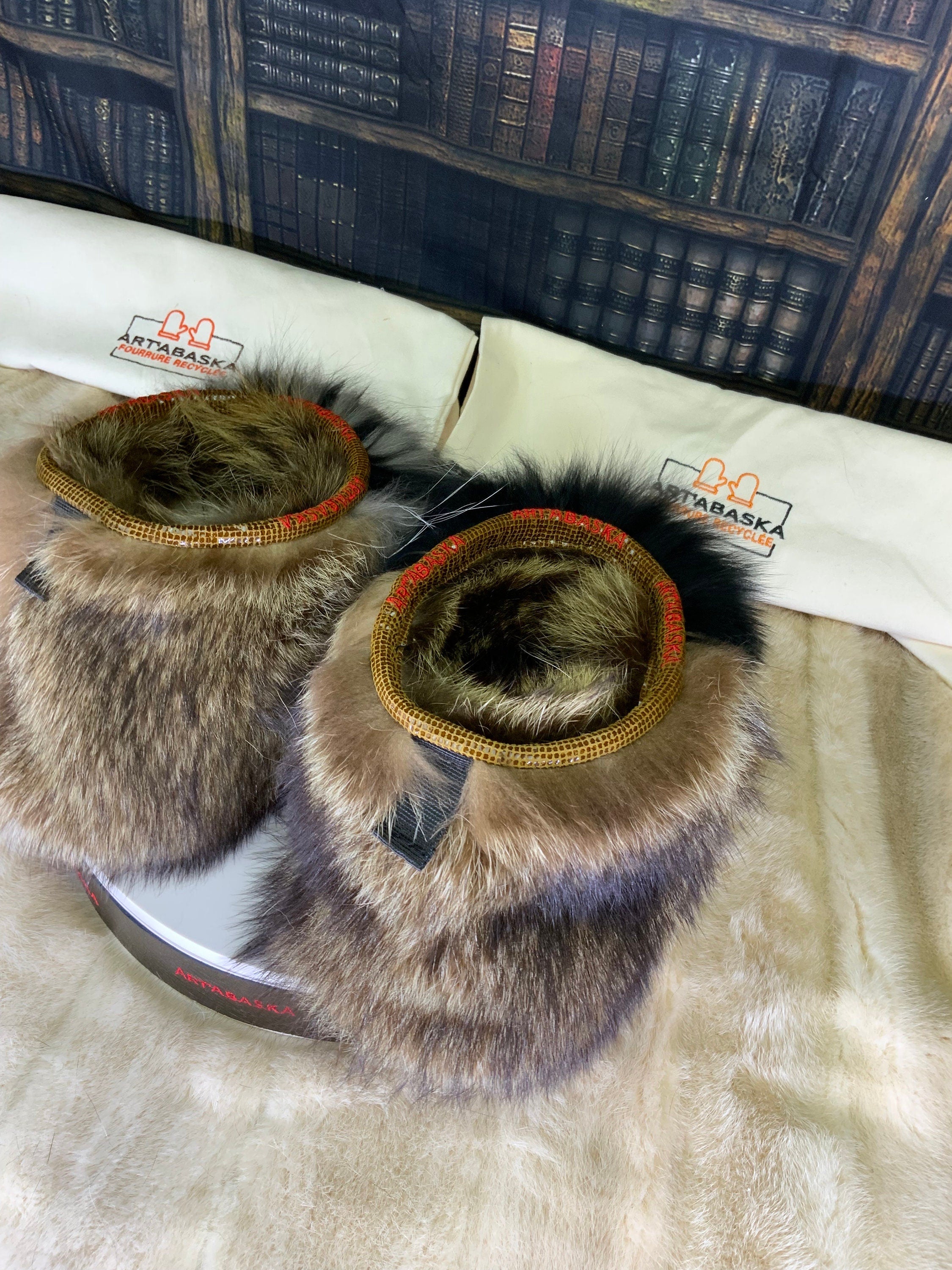 Mocassin d’intérieur homme Les Nicole – pointure 10 – mouton de Perse & raton recyclés – patchwork renard – fait à la main au Québec