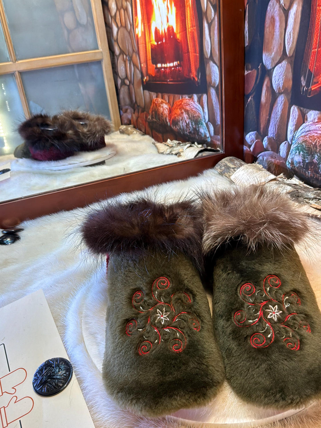 Slipper Noëlline pointure 8 femme – Sherling italien & cuir recyclé, pièce unique faite à la main au Québec Édition Brodée