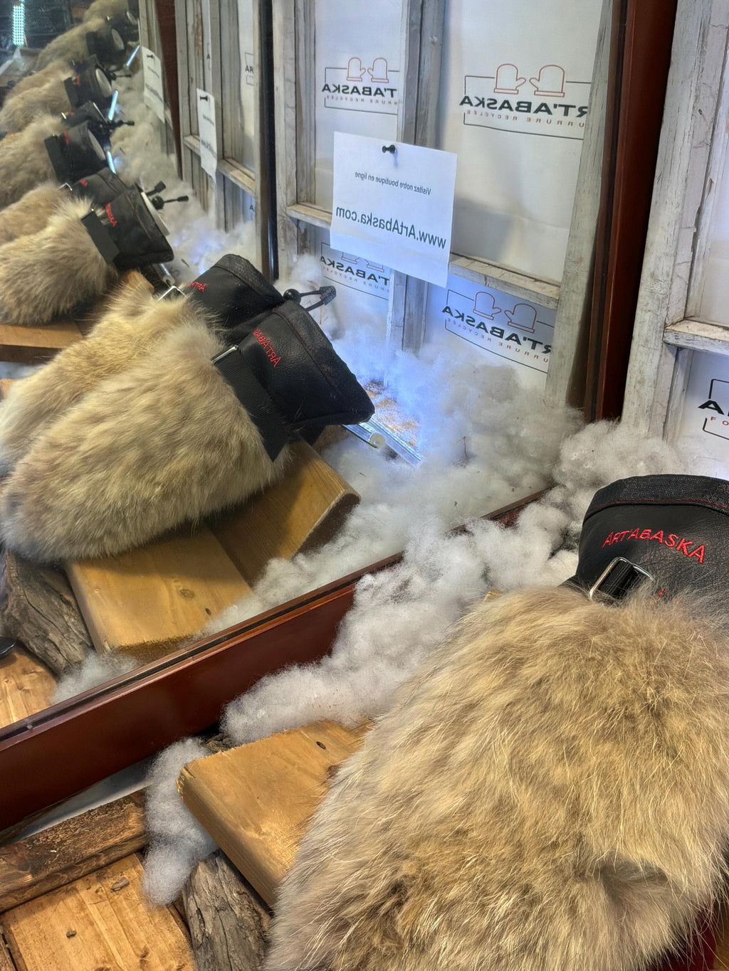 Mitaines Solange Small coyote recyclé manteau vintage avec pouce mouton rasé rouge vin et cuir italien noir, pièce  faite à la main Québec