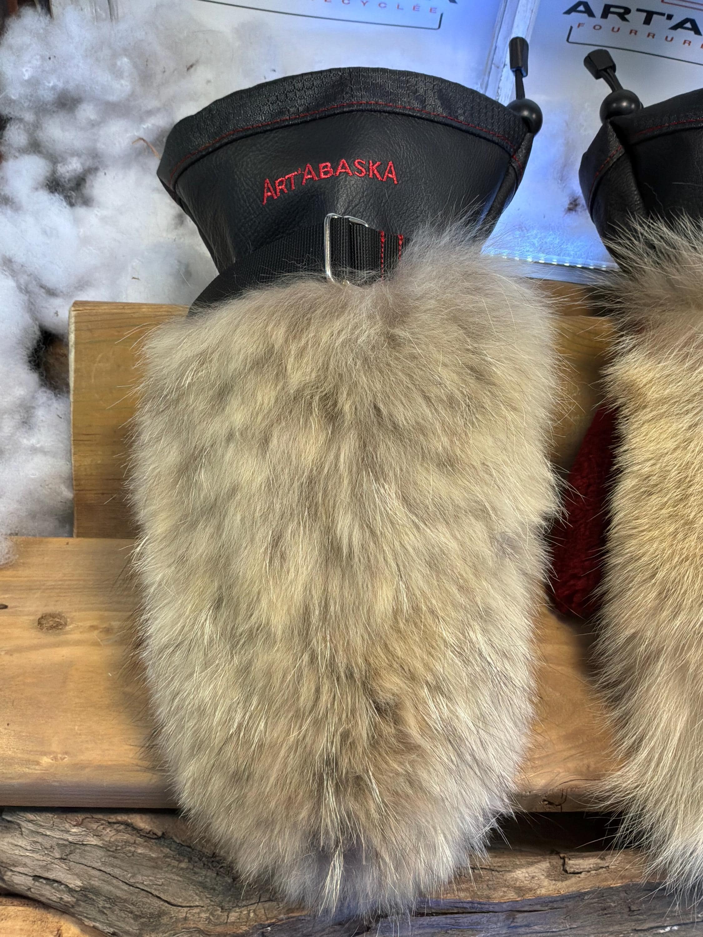 Mitaines Solange Small coyote recyclé manteau vintage avec pouce mouton rasé rouge vin et cuir italien noir, pièce  faite à la main Québec