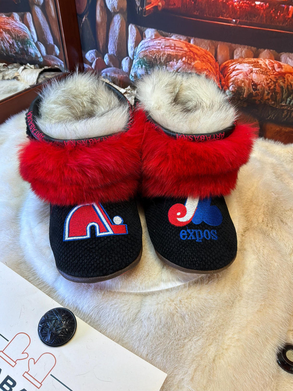 Mocassins d’intérieur Denise 11 homme cuir italien serpent logos Nordiques et Expos renard rouge mouton frisé semelle cuir rouge Québec