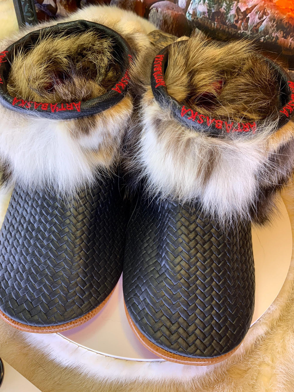 Mocassin d’intérieur Les Sylvie – pointure 10 homme – cuir italien & fourrure recyclée – fait à la main au Québec, pièce unique