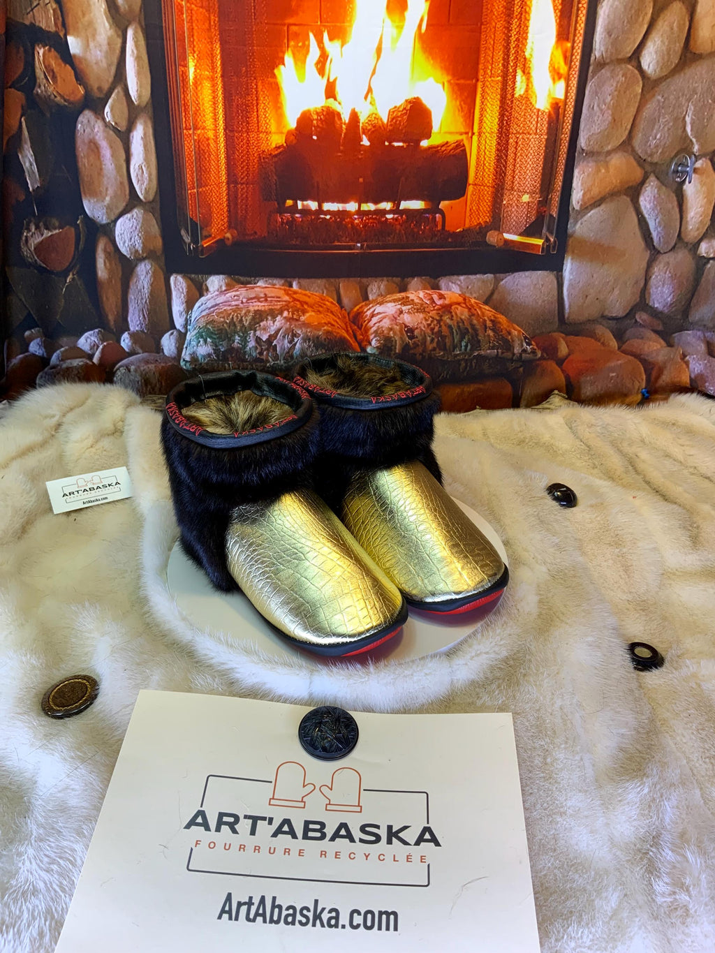Mocassins d’intérieur Yvette 8 femme en cuir italien or imprimé crocodile et vison brun recyclé – faits à la main au Québec, respirants, confort de luxe, pièce unique ArtAbaska 💛✨