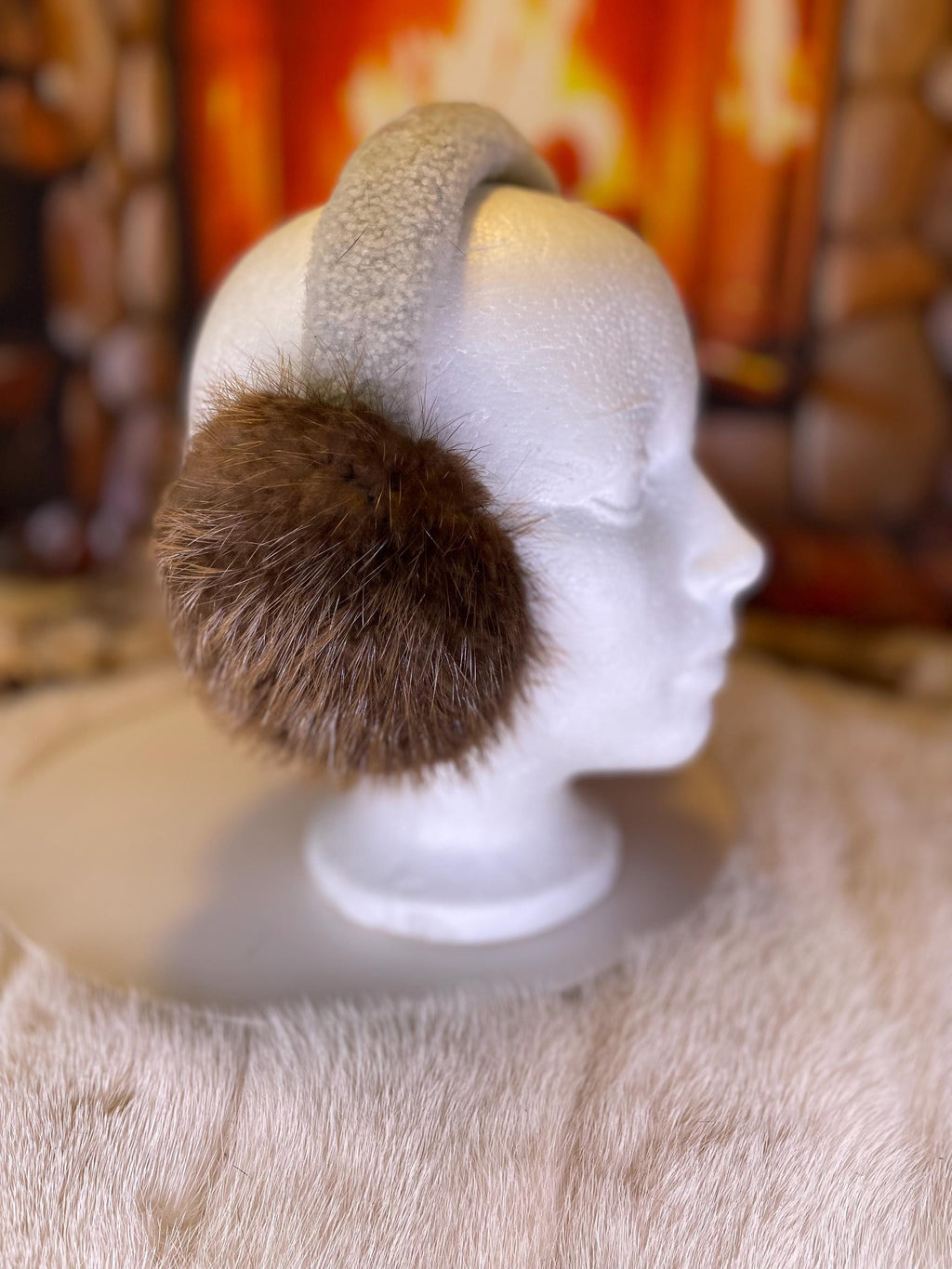 Cache-Oreilles tout en fourrure recyclée édition Castor naturel recyclé et mouton rasé sur la tête  Les Johanne