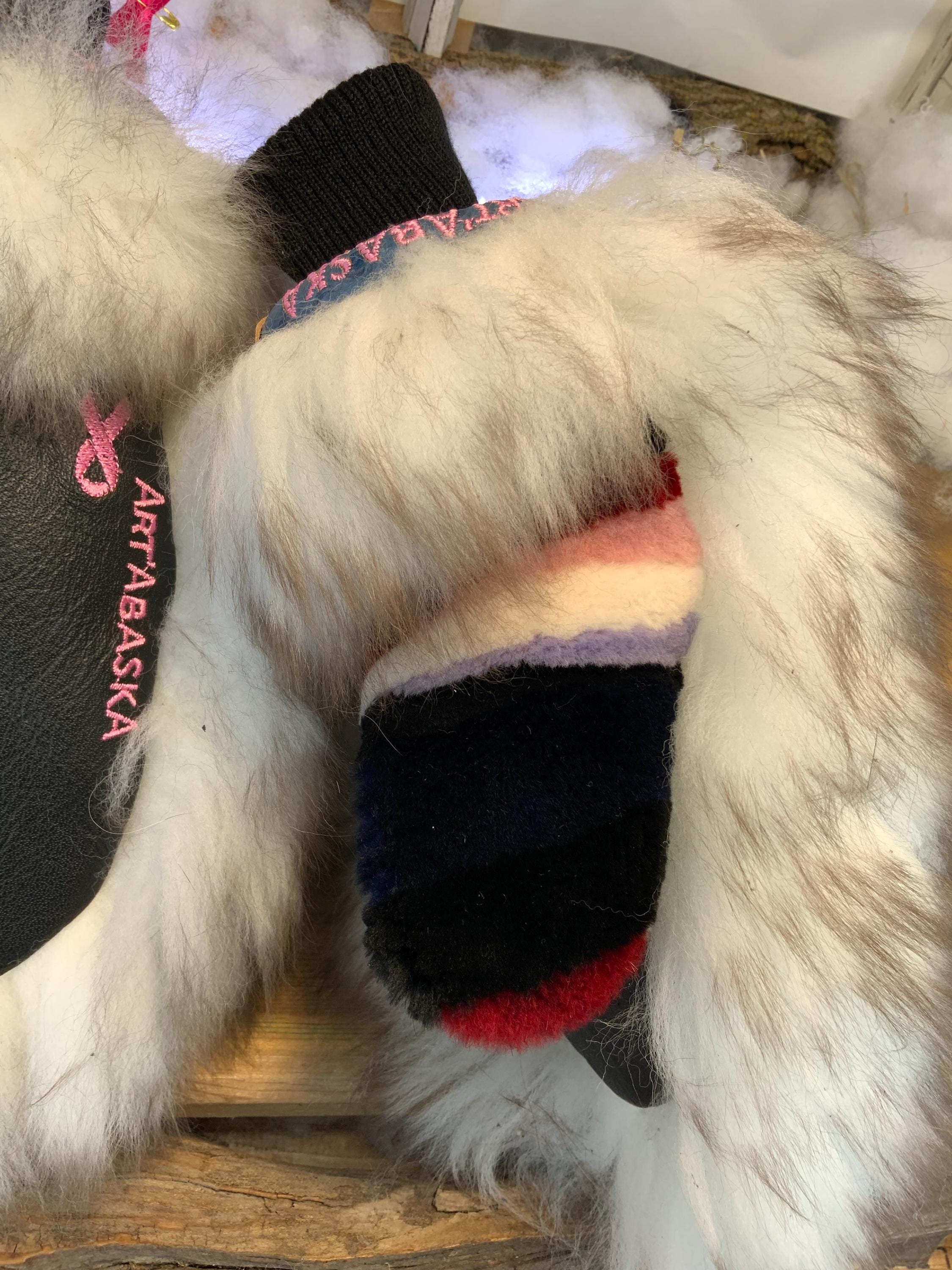 Mitaines de ville Marthe, Medium, en fourrure recyclée ultra épaisse, patchwork artistique, pièce unique faite à la main au Québec