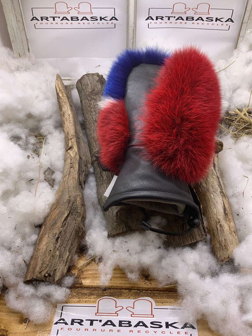 Mitaines Marie-Danielle – Medium, édition spéciale renard recyclé bleu blanc rouge, cuir noir, pièce unique faite à la main au Québec