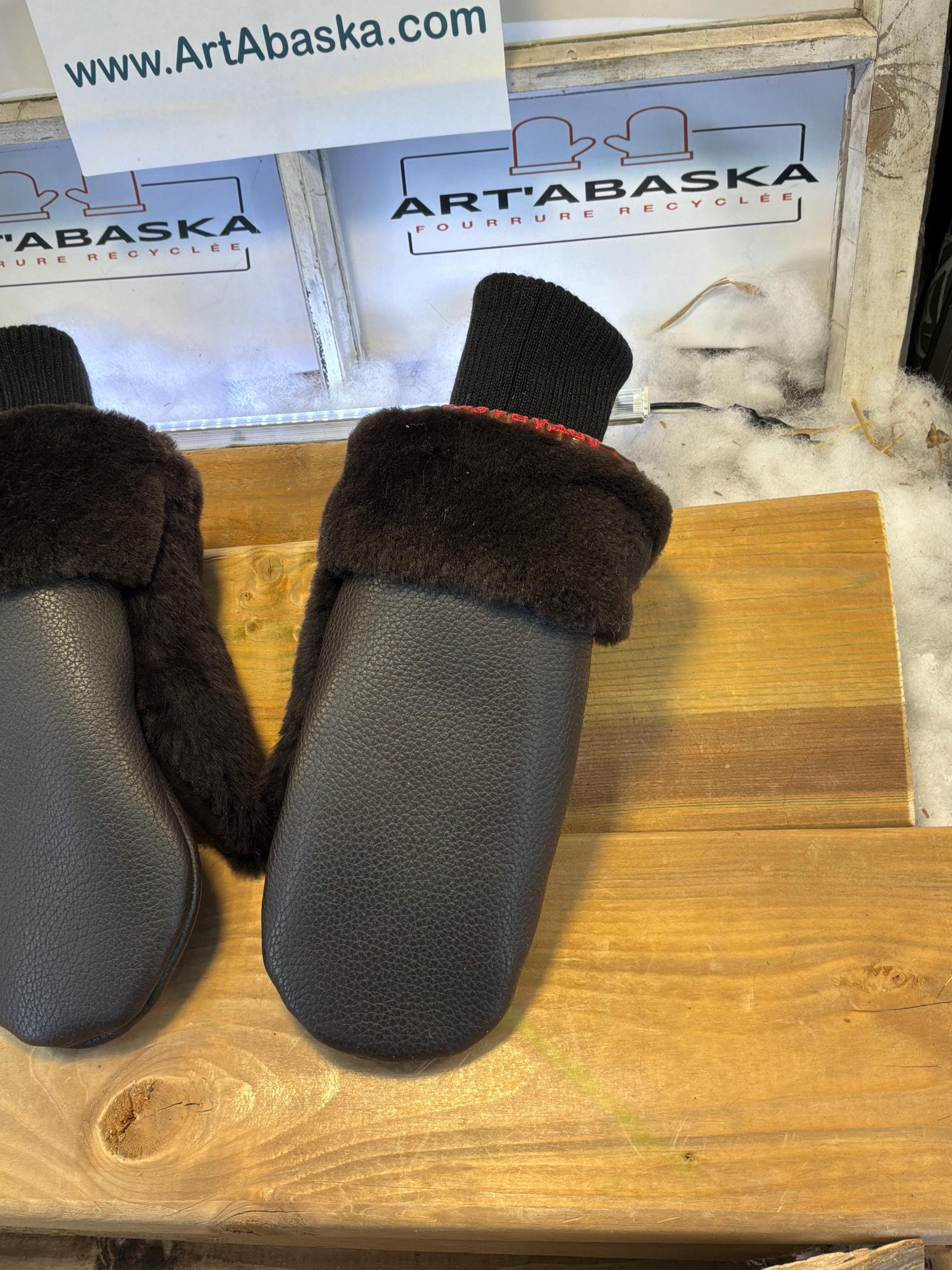 Mitaines de ville Medium Danielle en fourrure recyclée – Faites à la main au Québec – Légères, élégantes, confort urbain – ArtAbaska