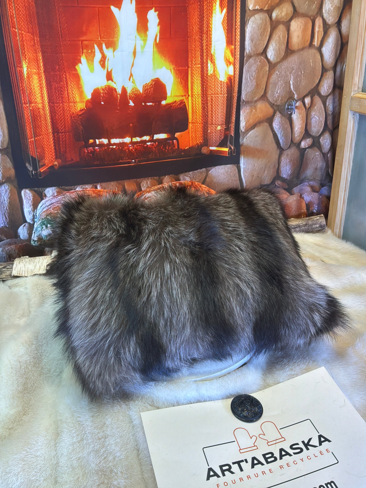 Coussin décoratif Hélène en fourrure recyclée de Chat Sauvage