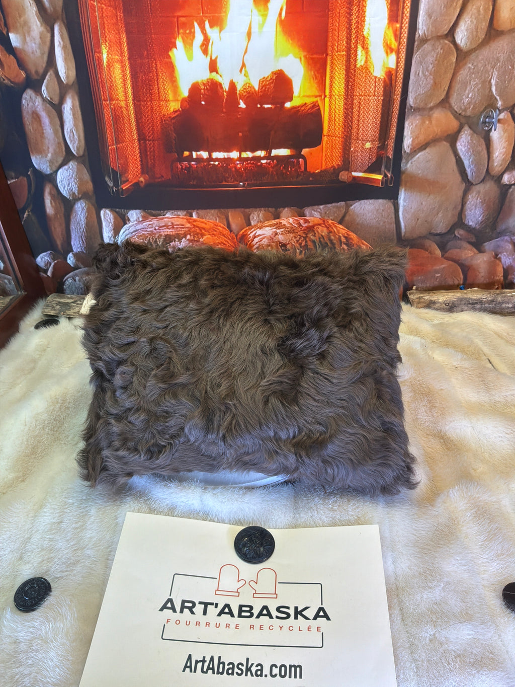 Coussin décoratif Simonne en fourrure recyclée de Mouton frisé